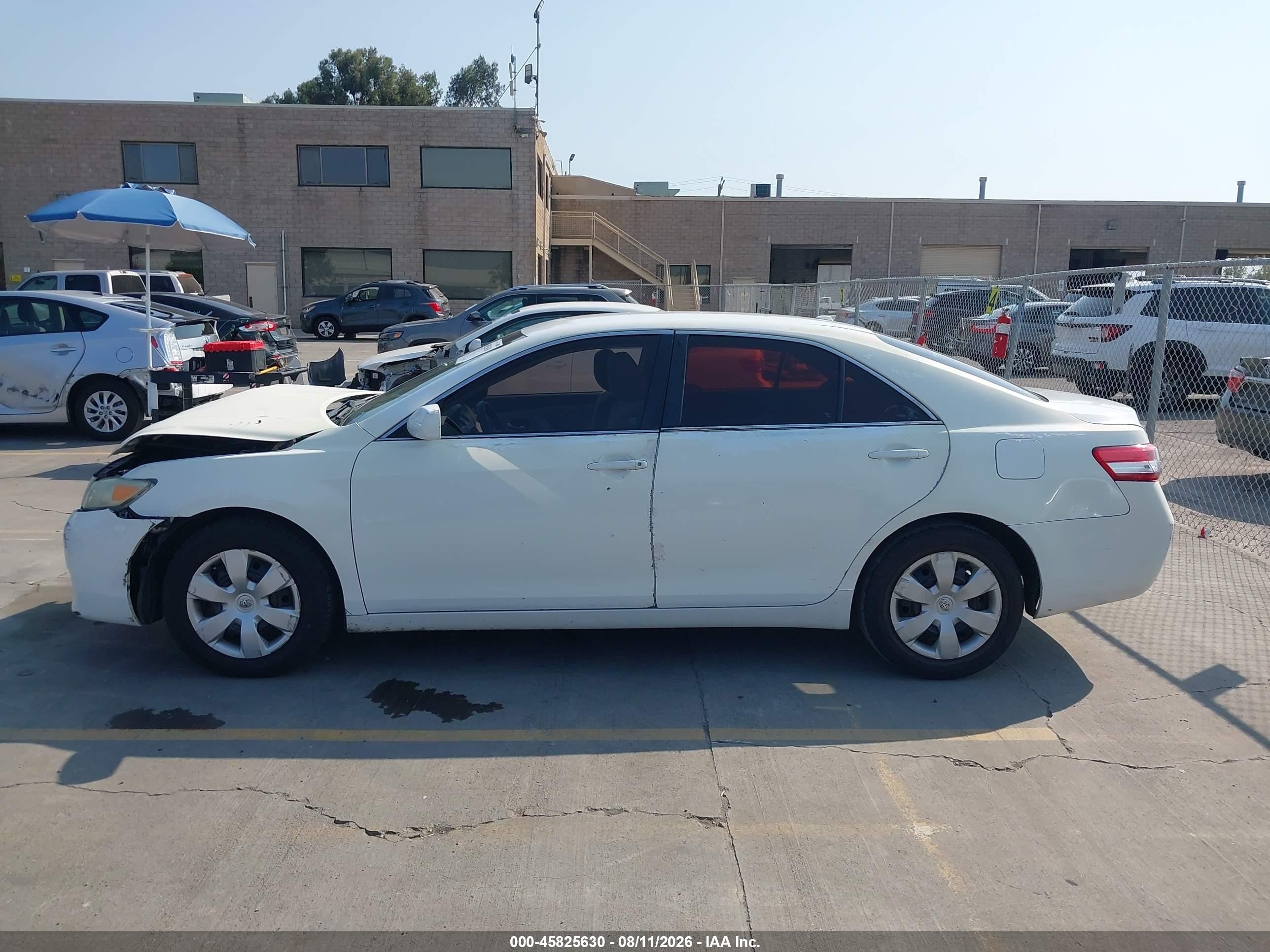 2011 Toyota Camry Le White vin: 4T1BF3EK4BU615497