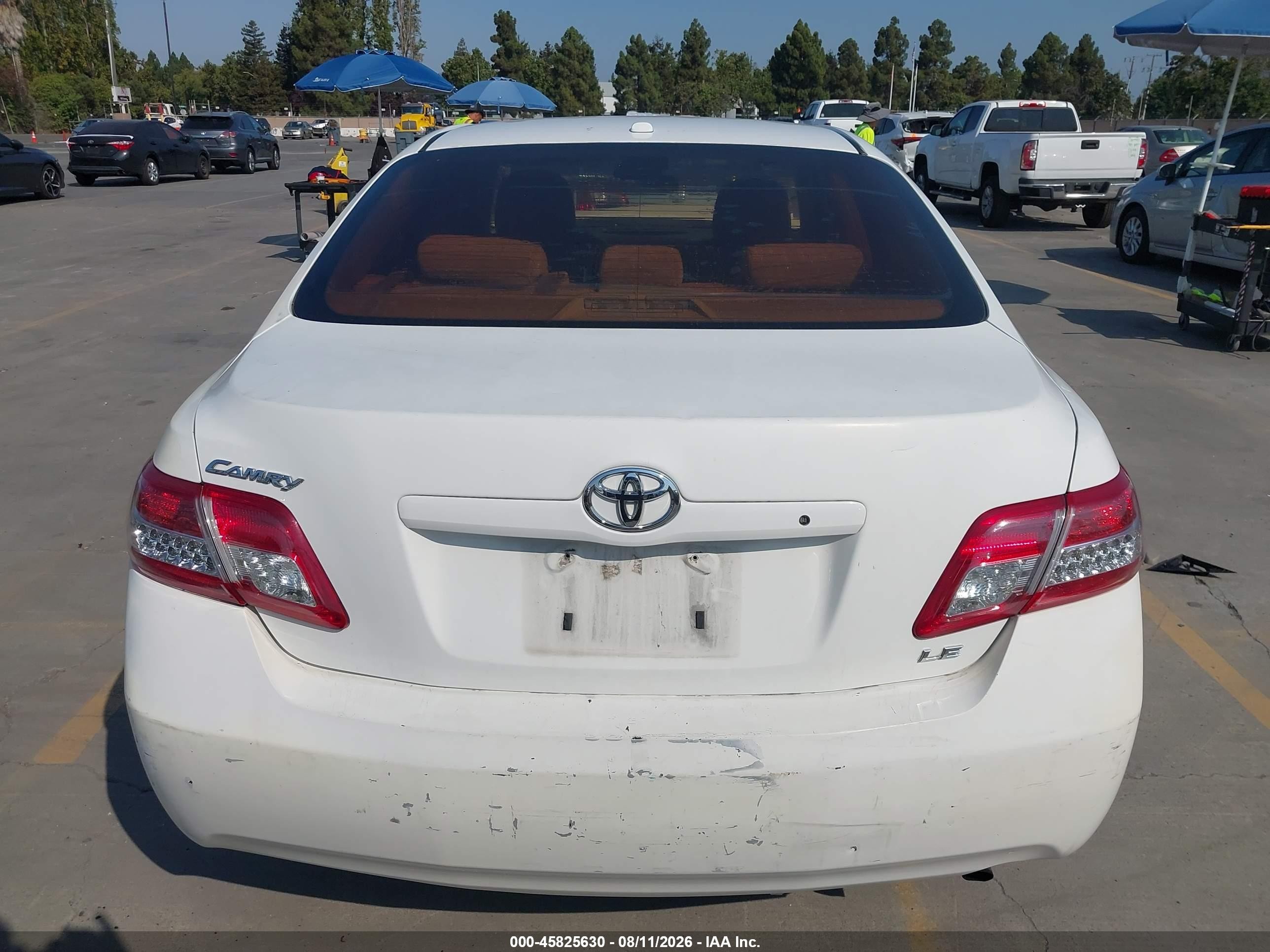 2011 Toyota Camry Le White vin: 4T1BF3EK4BU615497