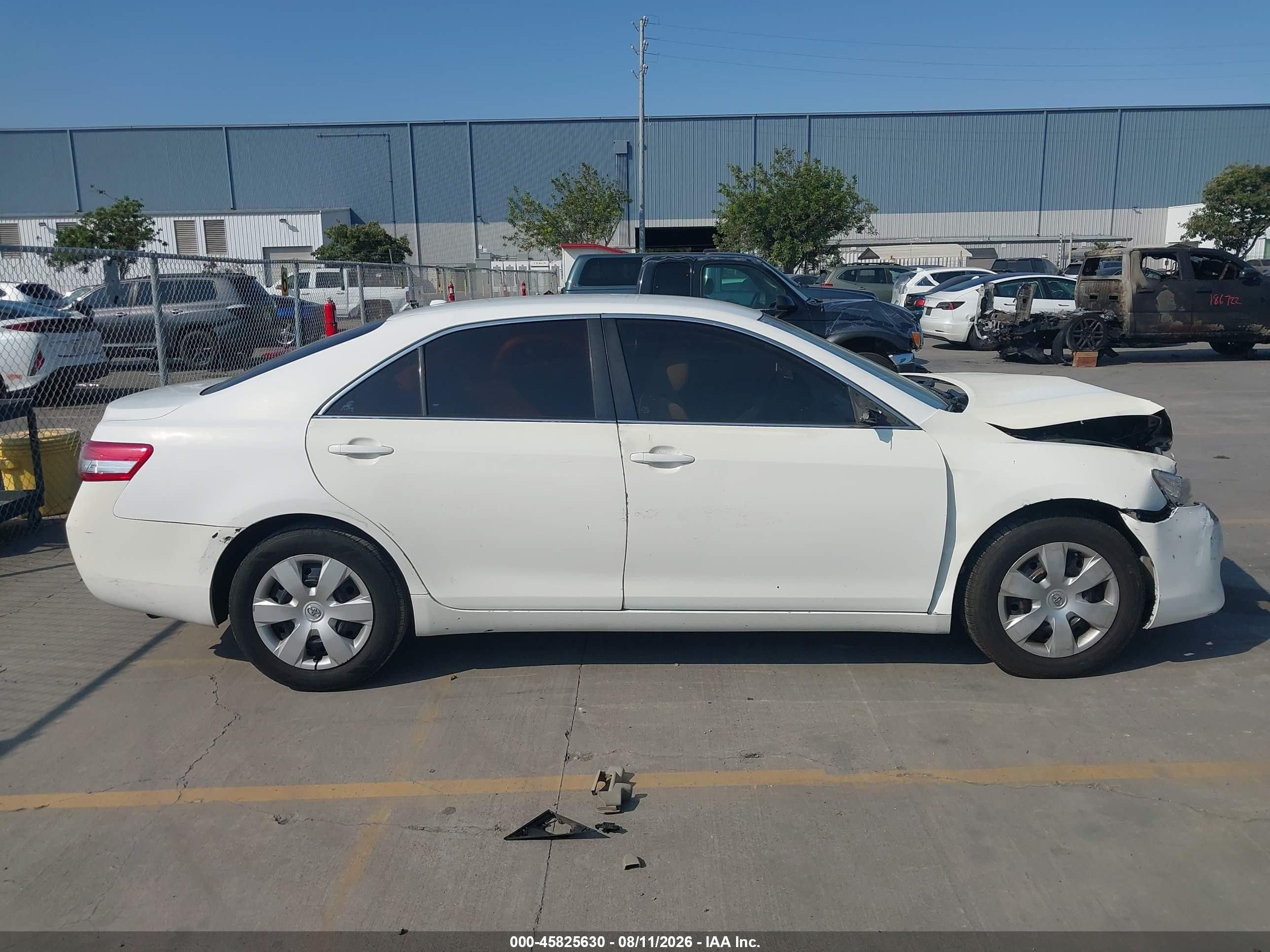 2011 Toyota Camry Le White vin: 4T1BF3EK4BU615497