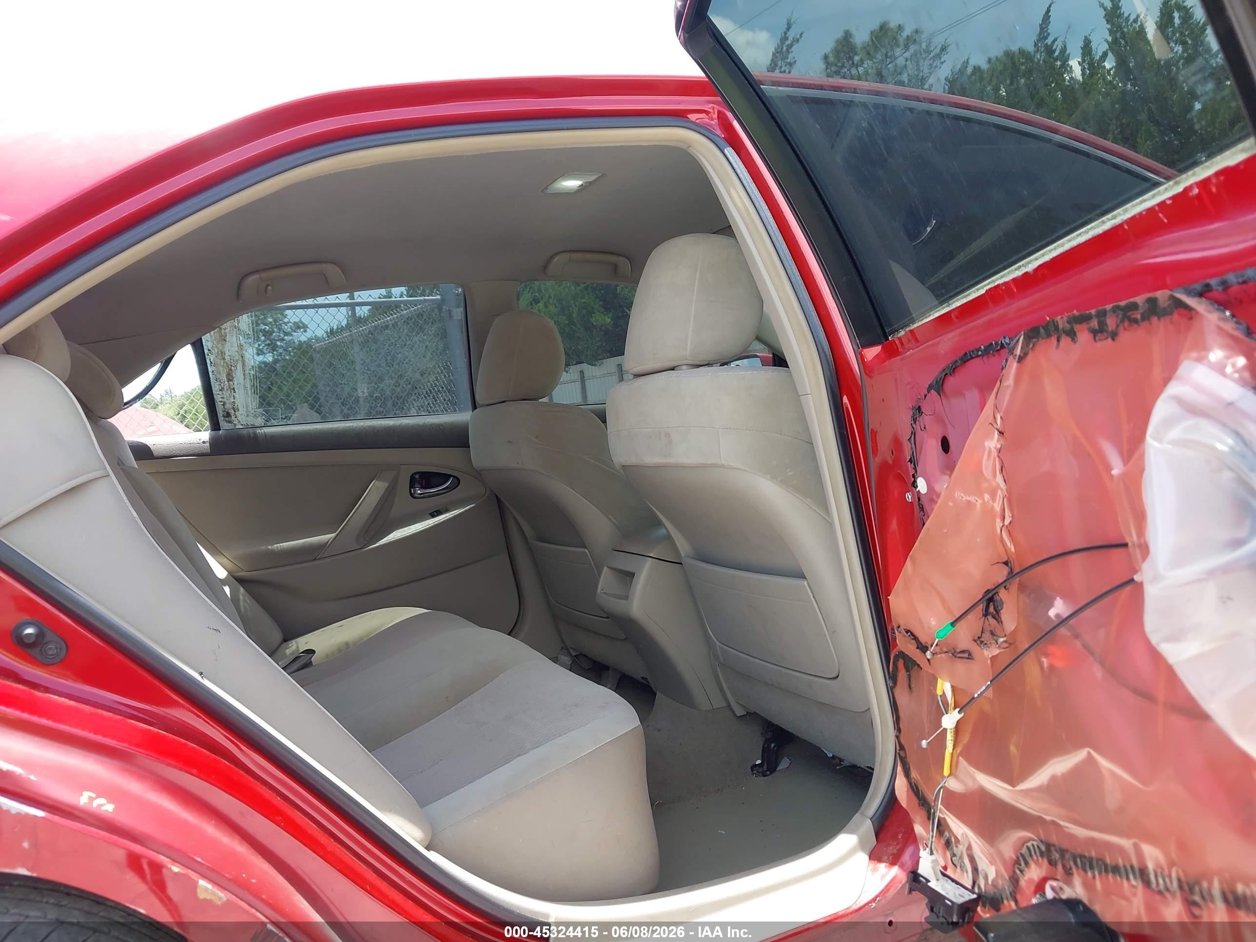 2011 Toyota Camry Le Red vin: 4T1BF3EK4BU622224