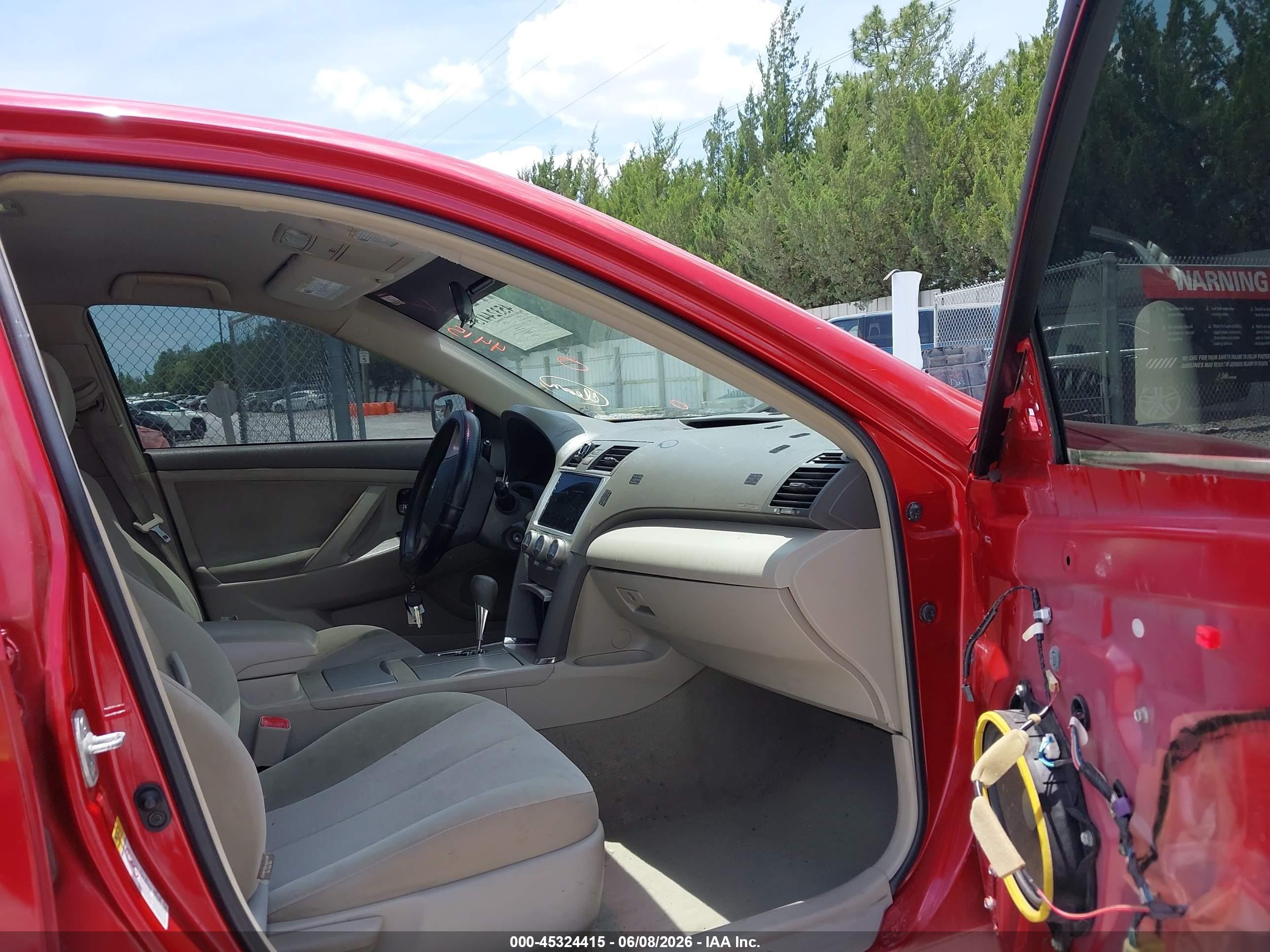 2011 Toyota Camry Le Red vin: 4T1BF3EK4BU622224