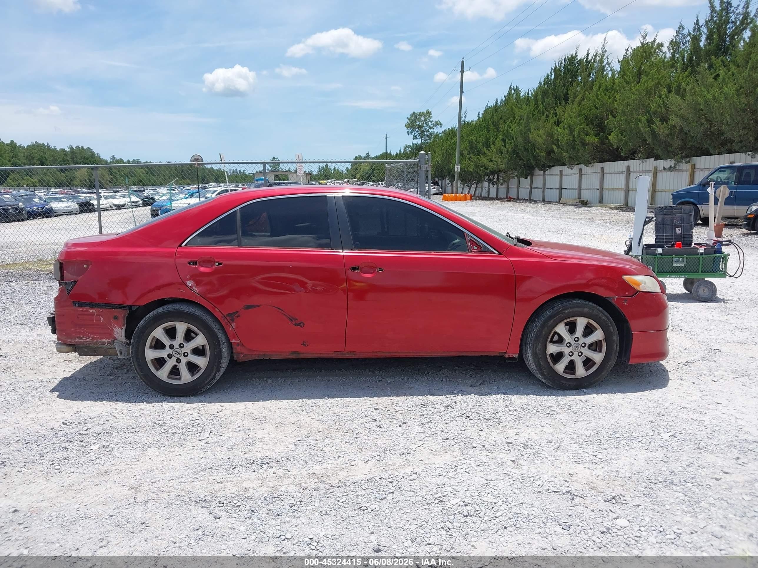 2011 Toyota Camry Le Red vin: 4T1BF3EK4BU622224