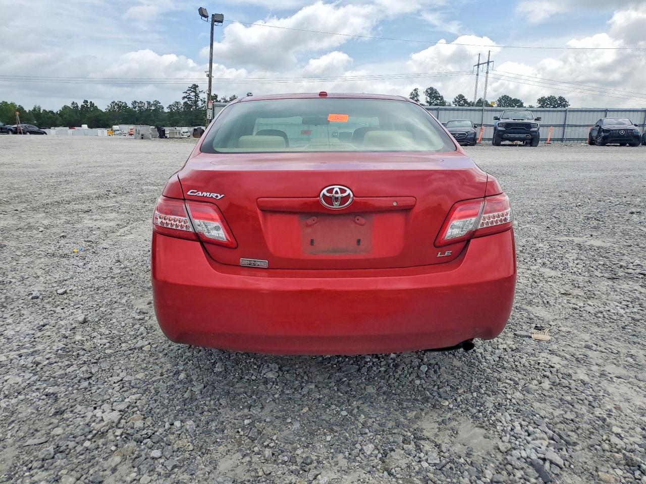 2011 Toyota Camry Le Red vin: 4T1BF3EK4BU622708