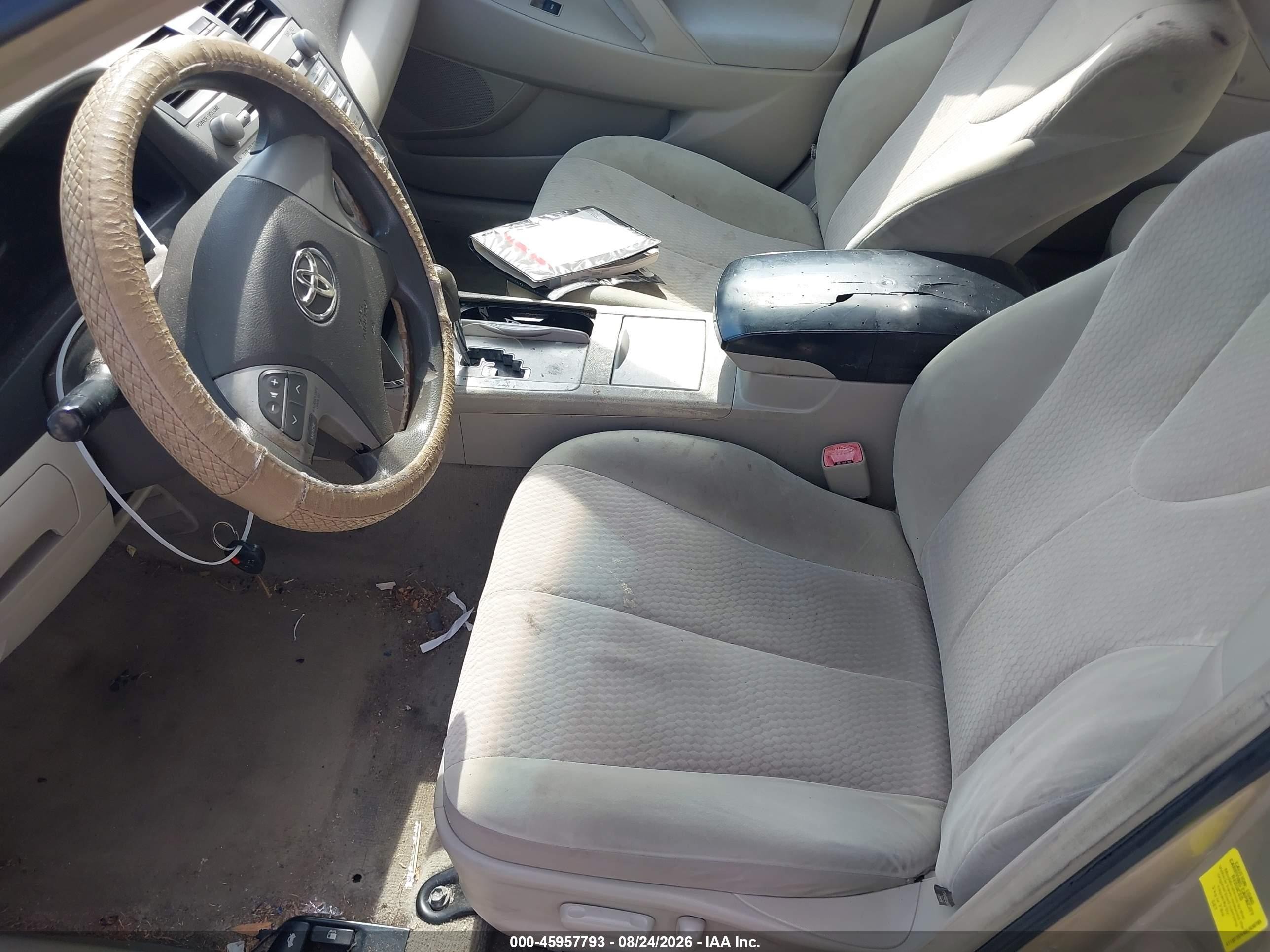 2011 Toyota Camry Le Gold vin: 4T1BF3EK4BU636785