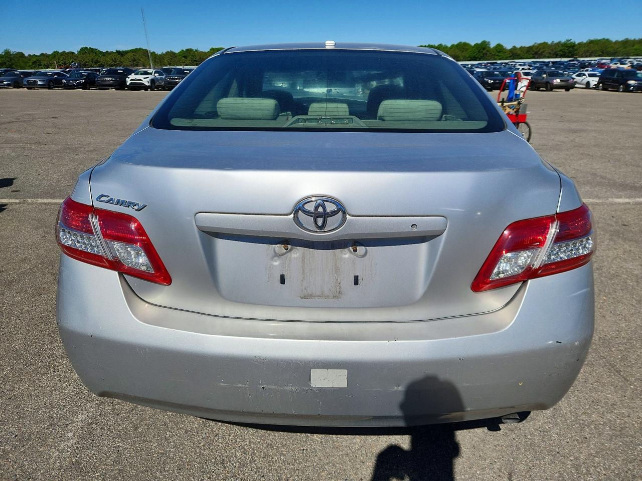 2011 Toyota Camry Base Silver vin: 4T1BF3EK4BU639931