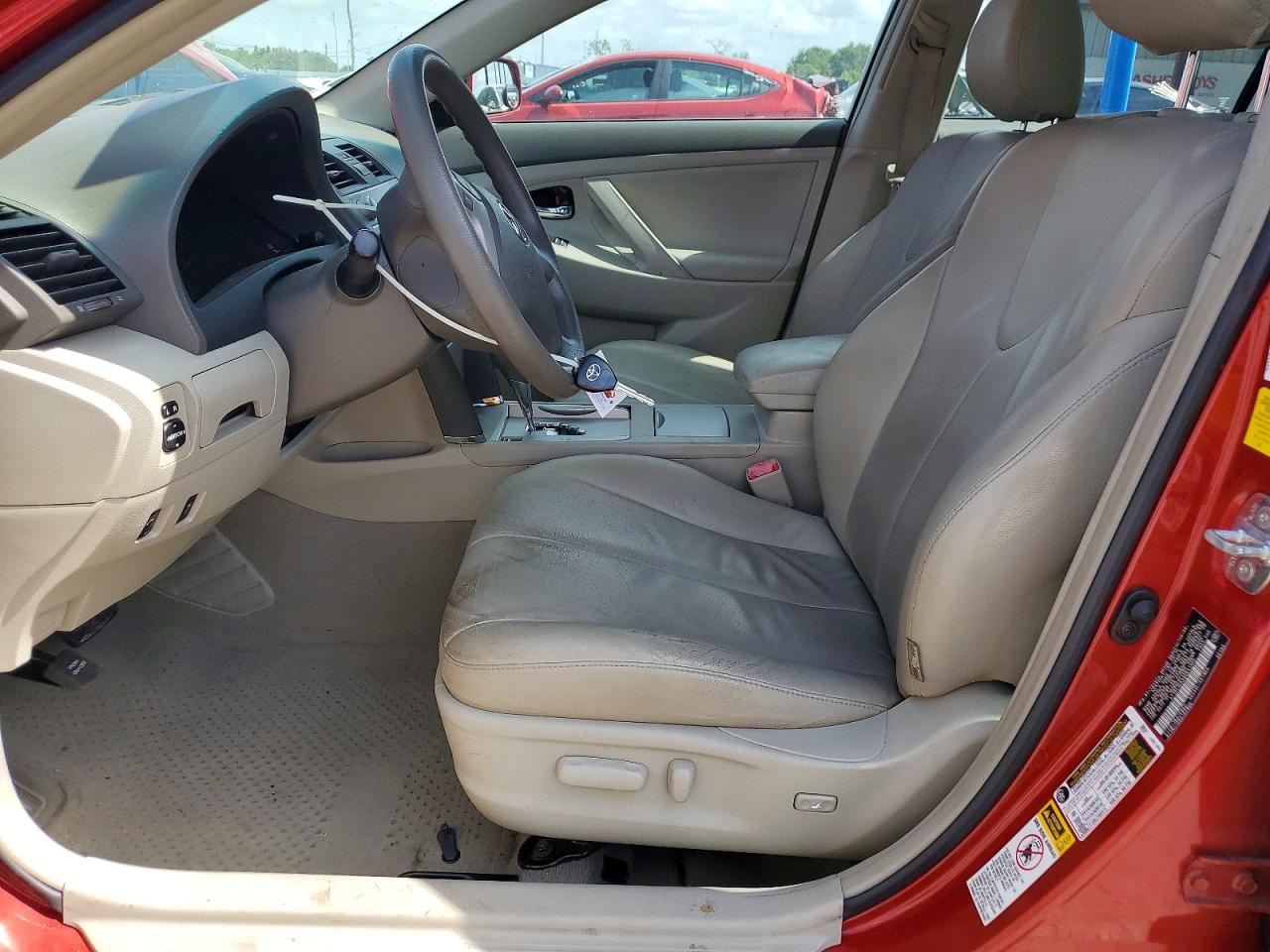 2011 Toyota Camry Le Red vin: 4T1BF3EK4BU641405
