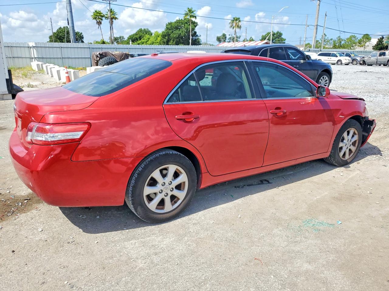 2011 Toyota Camry Le Red vin: 4T1BF3EK4BU641405