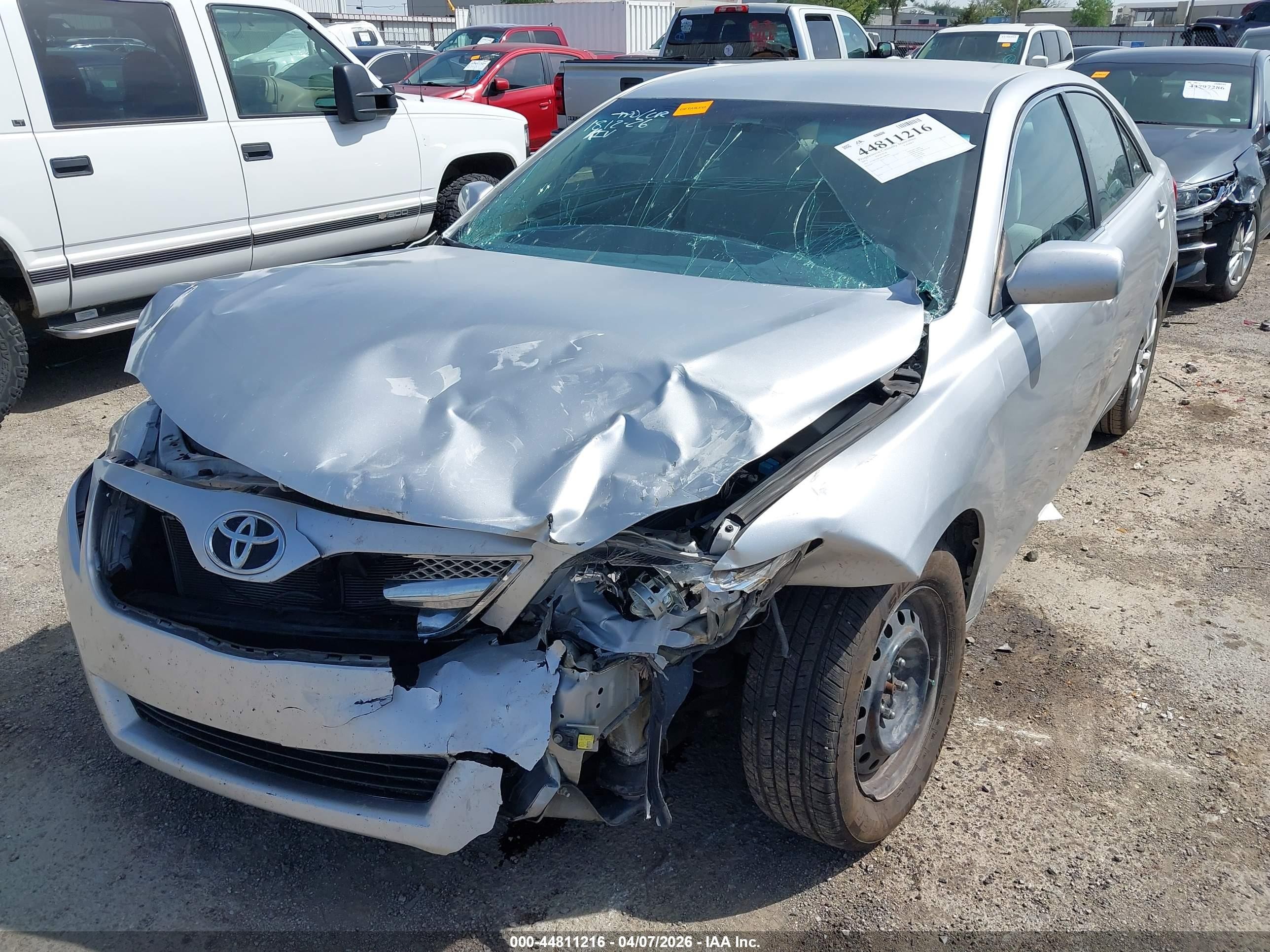 2011 Toyota Camry Le Silver vin: 4T1BF3EK4BU646281