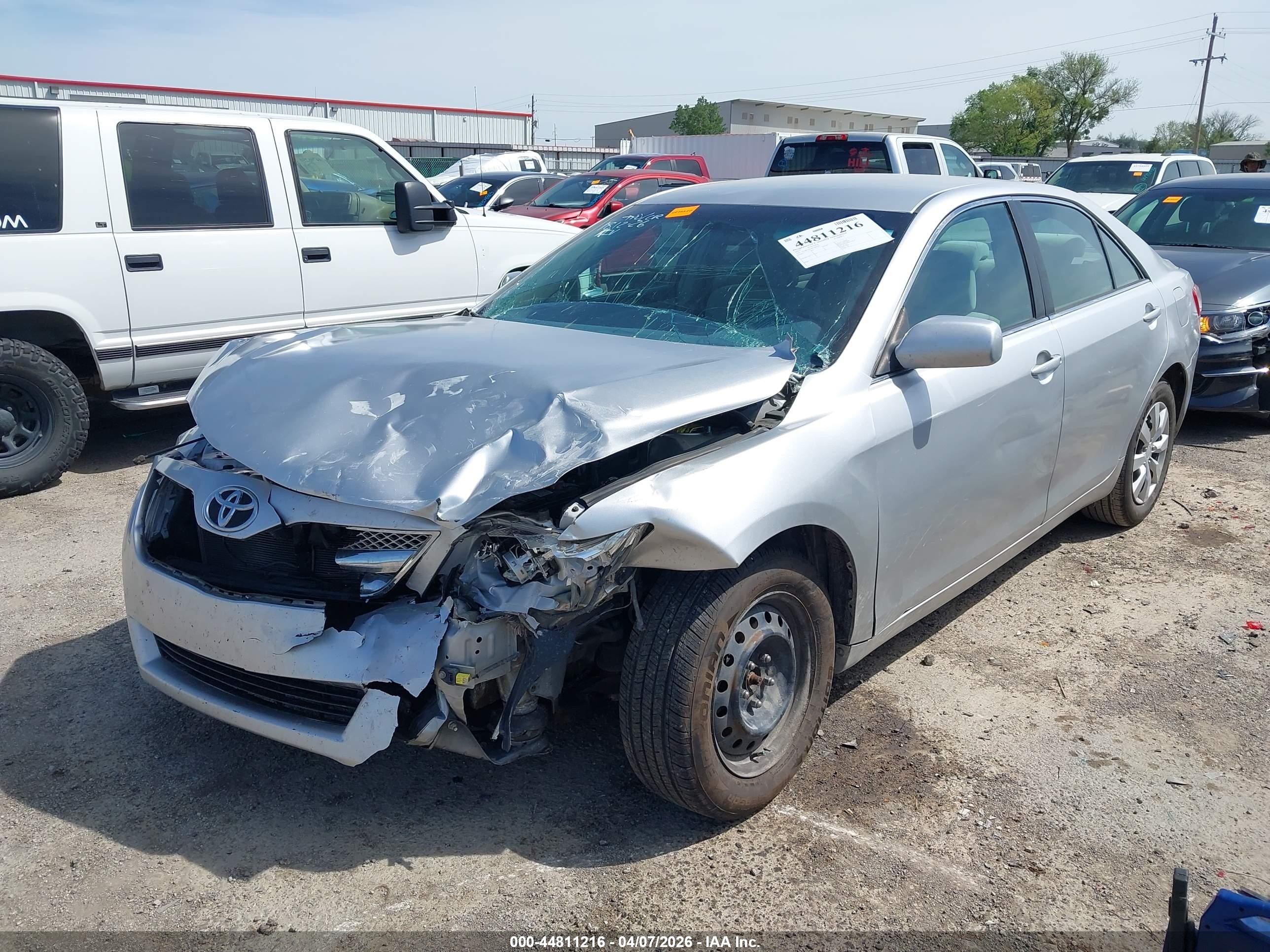 2011 Toyota Camry Le Silver vin: 4T1BF3EK4BU646281