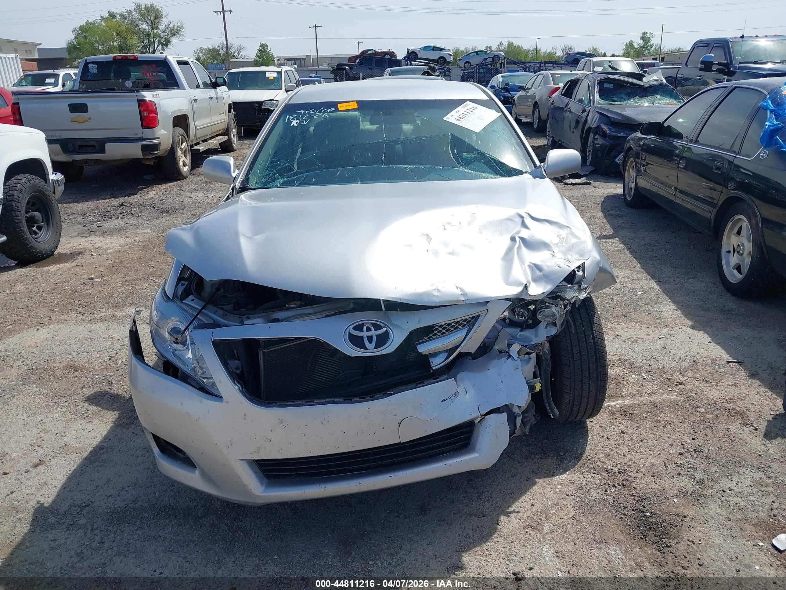 2011 Toyota Camry Le Silver vin: 4T1BF3EK4BU646281