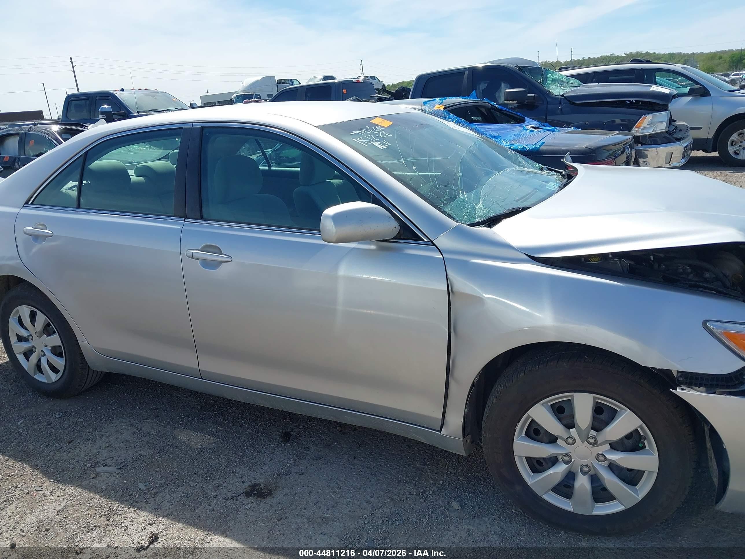 2011 Toyota Camry Le Silver vin: 4T1BF3EK4BU646281