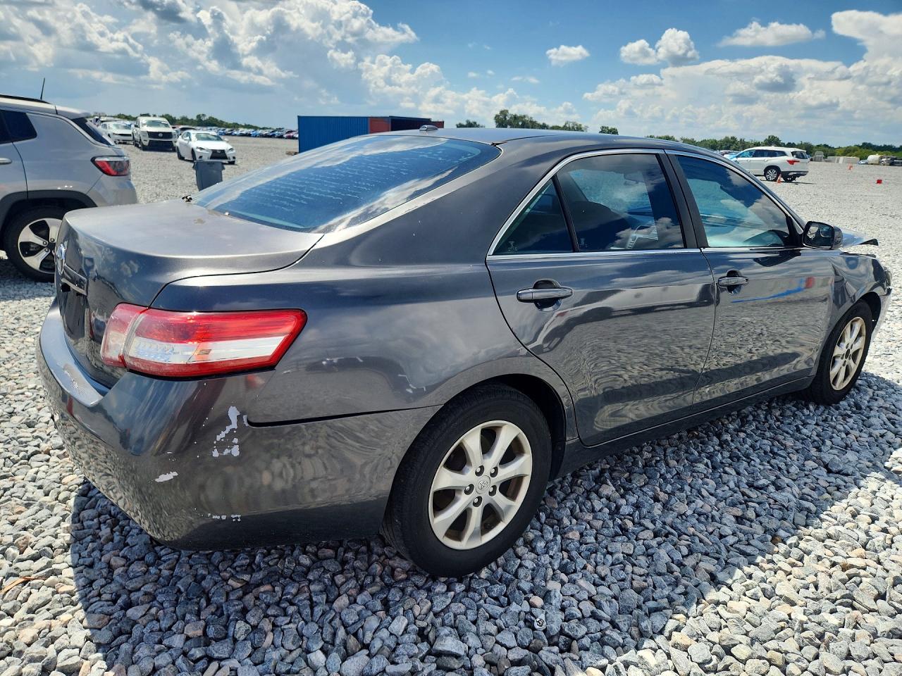 2011 Toyota Camry Le Gray vin: 4T1BF3EK4BU652100