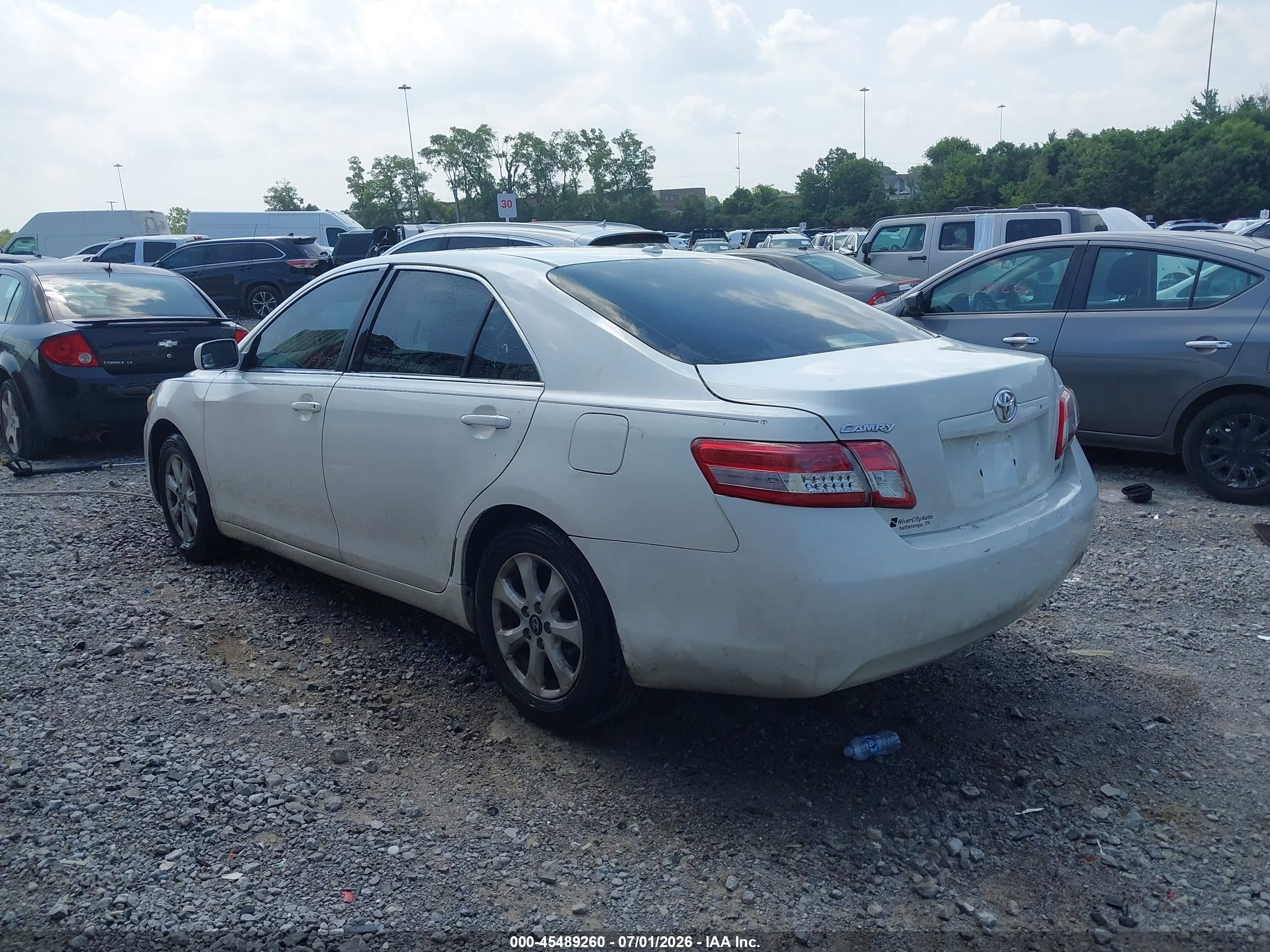 2011 Toyota Camry Le White vin: 4T1BF3EK4BU653022