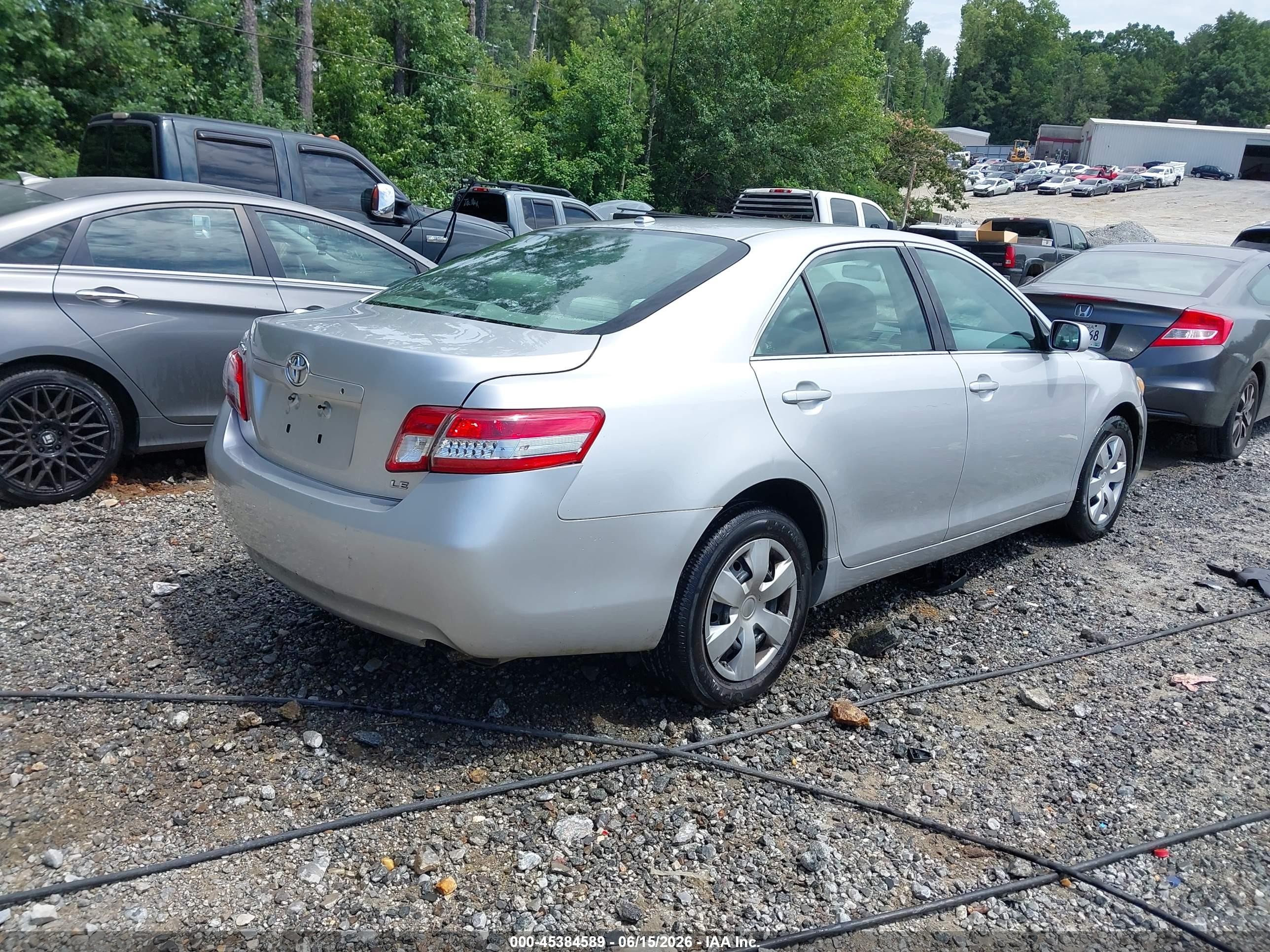 2011 Toyota Camry Le Silver vin: 4T1BF3EK4BU659192