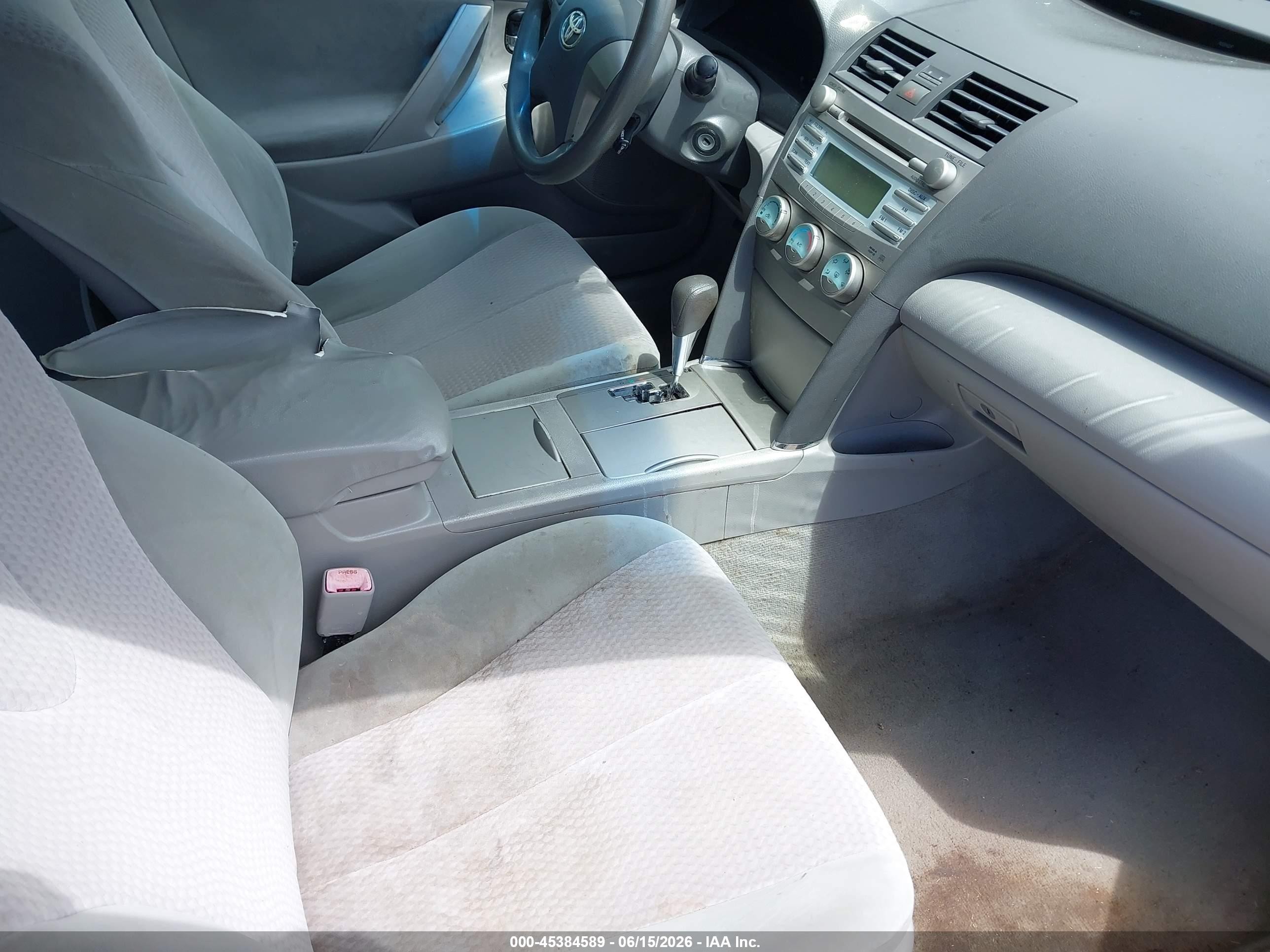 2011 Toyota Camry Le Silver vin: 4T1BF3EK4BU659192