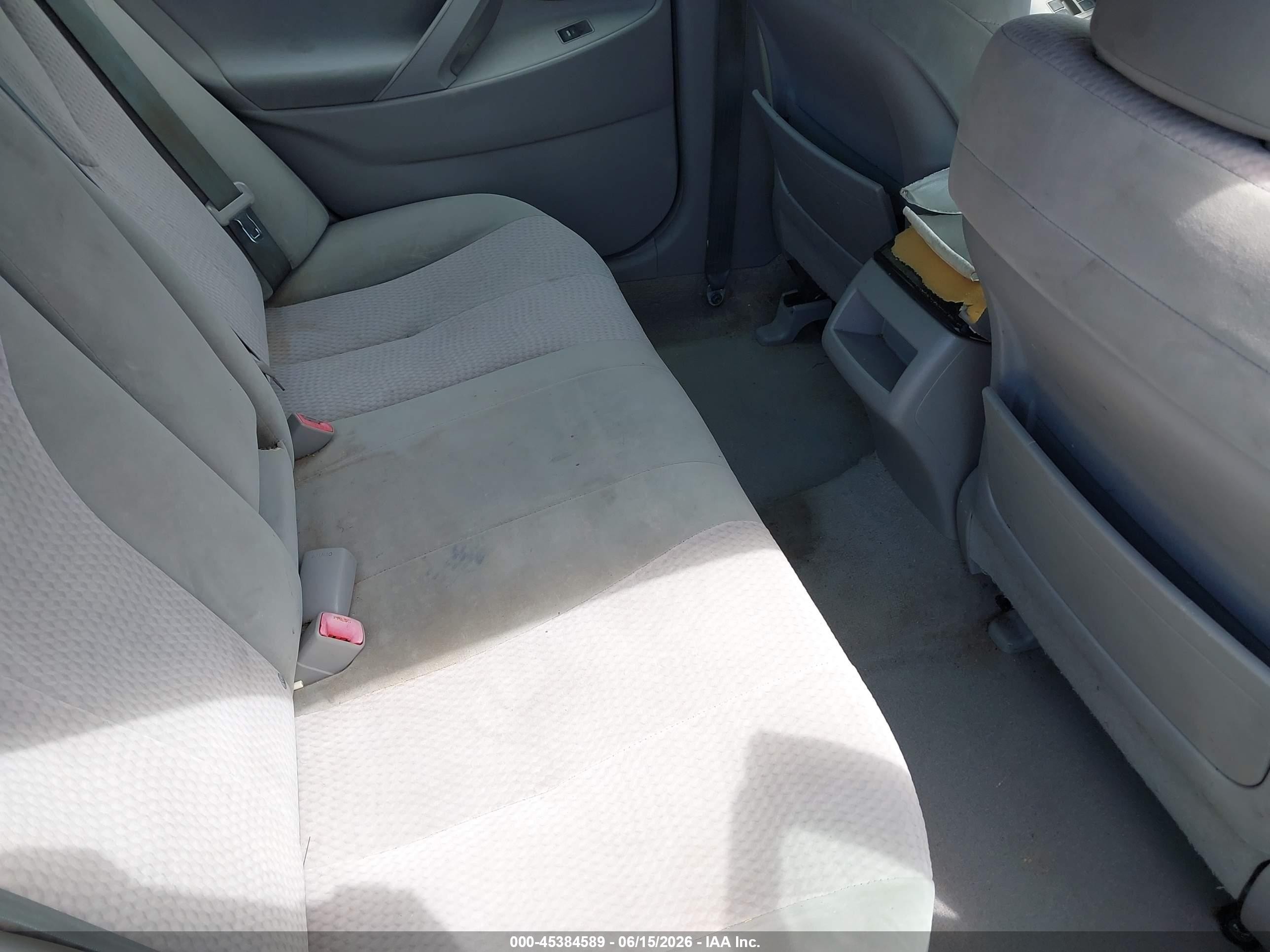 2011 Toyota Camry Le Silver vin: 4T1BF3EK4BU659192