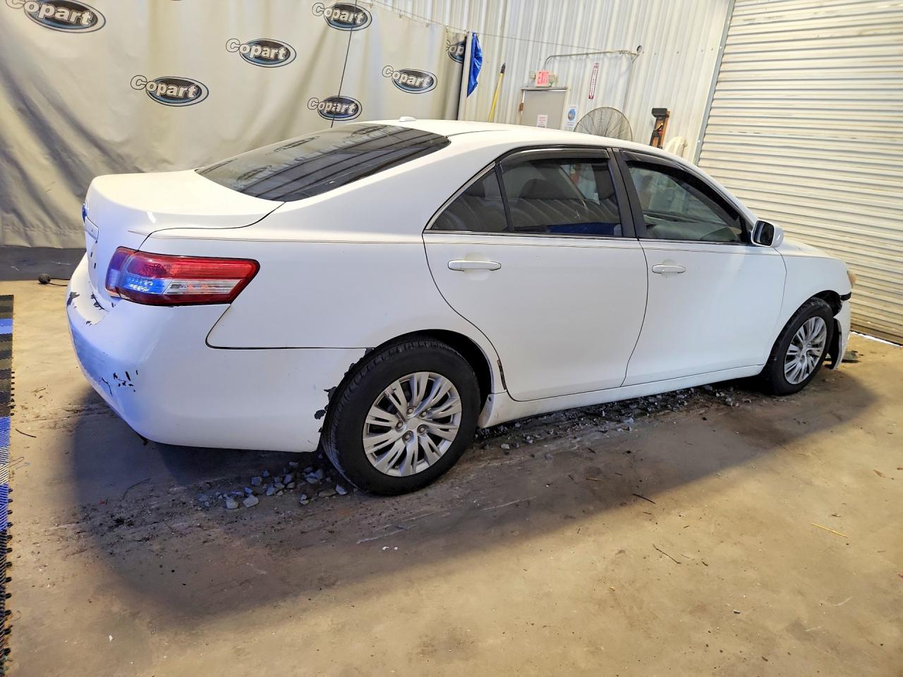 2011 Toyota Camry Le White vin: 4T1BF3EK4BU668345
