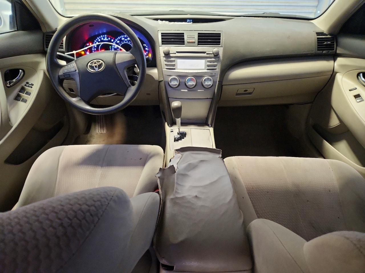 2011 Toyota Camry Le White vin: 4T1BF3EK4BU668345