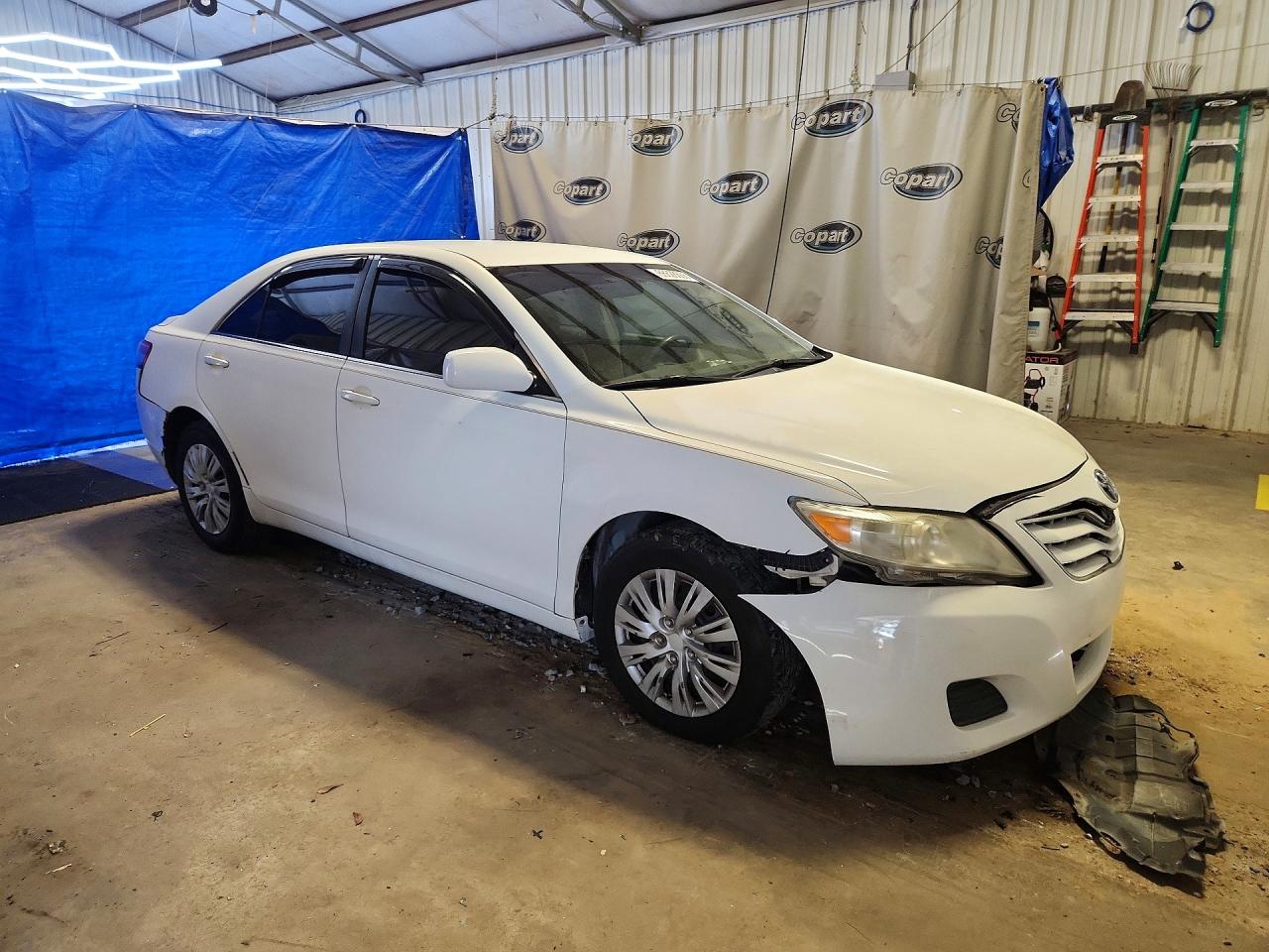 2011 Toyota Camry Le White vin: 4T1BF3EK4BU668345