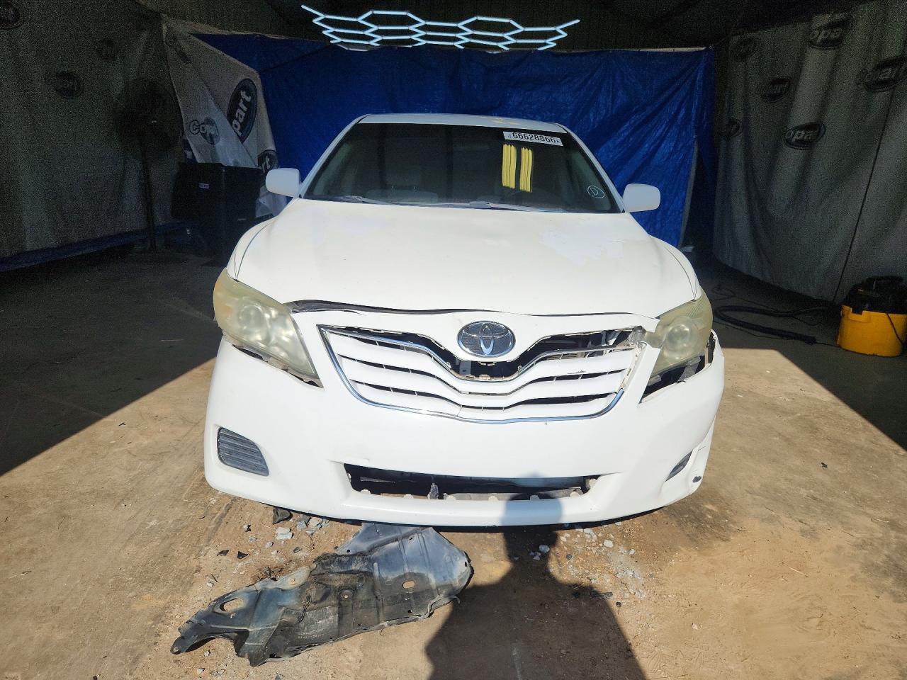 2011 Toyota Camry Le White vin: 4T1BF3EK4BU668345