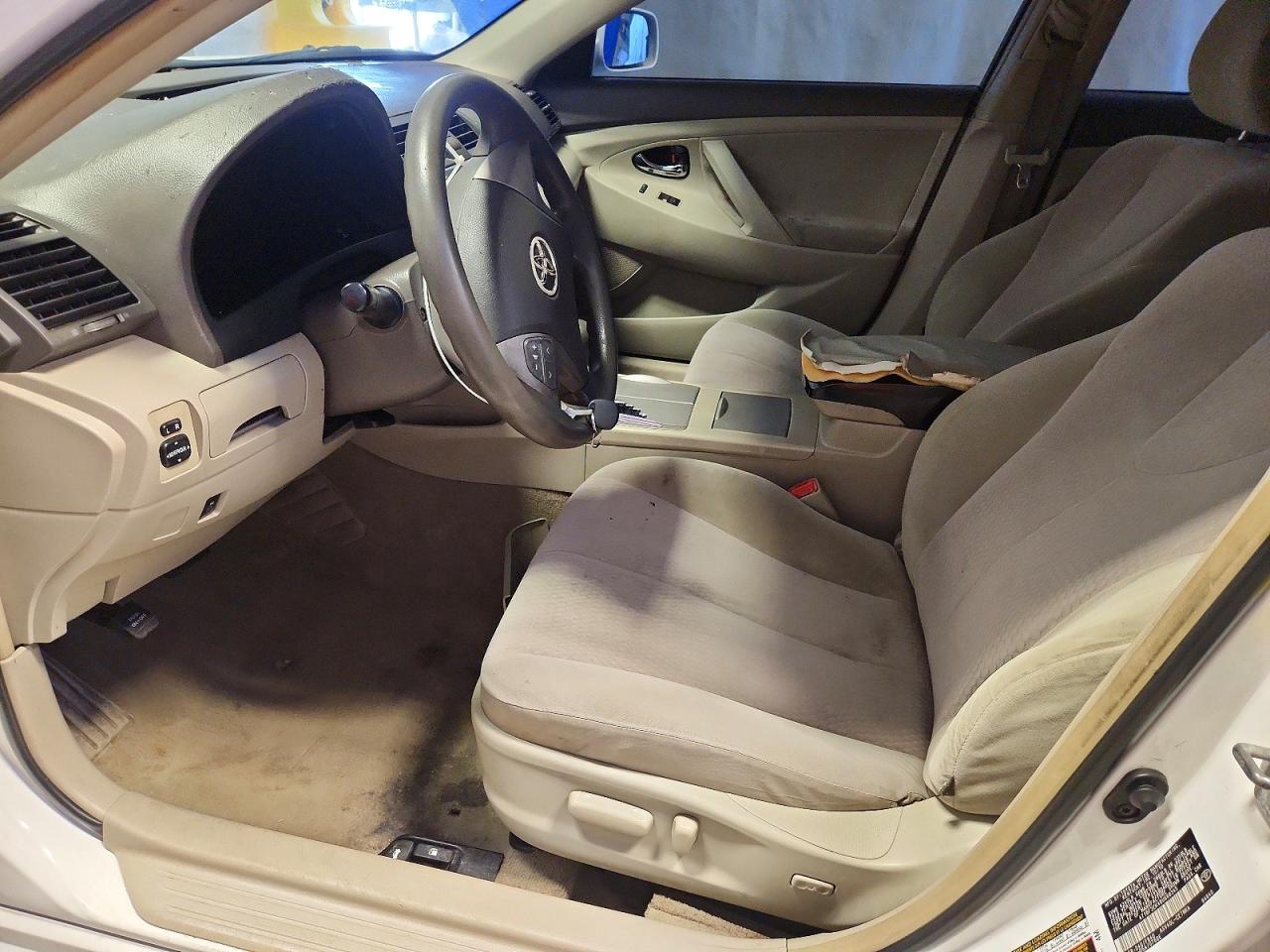2011 Toyota Camry Le White vin: 4T1BF3EK4BU668345