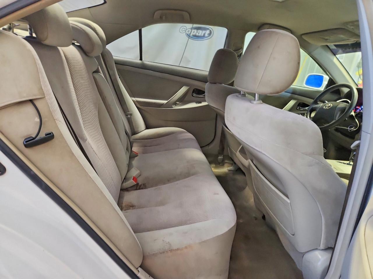 2011 Toyota Camry Le White vin: 4T1BF3EK4BU668345
