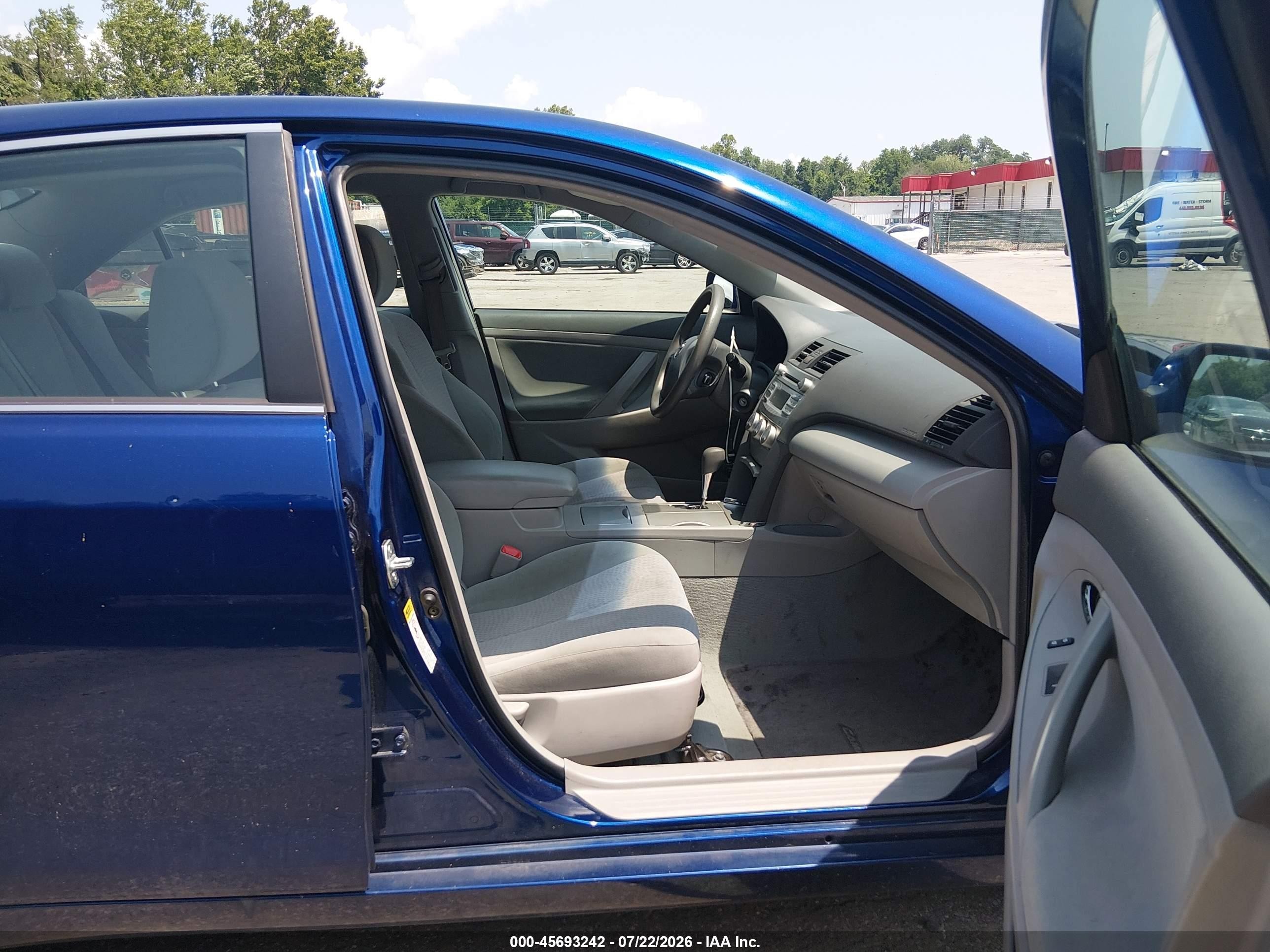2011 Toyota Camry Le Blue vin: 4T1BF3EK4BU672329