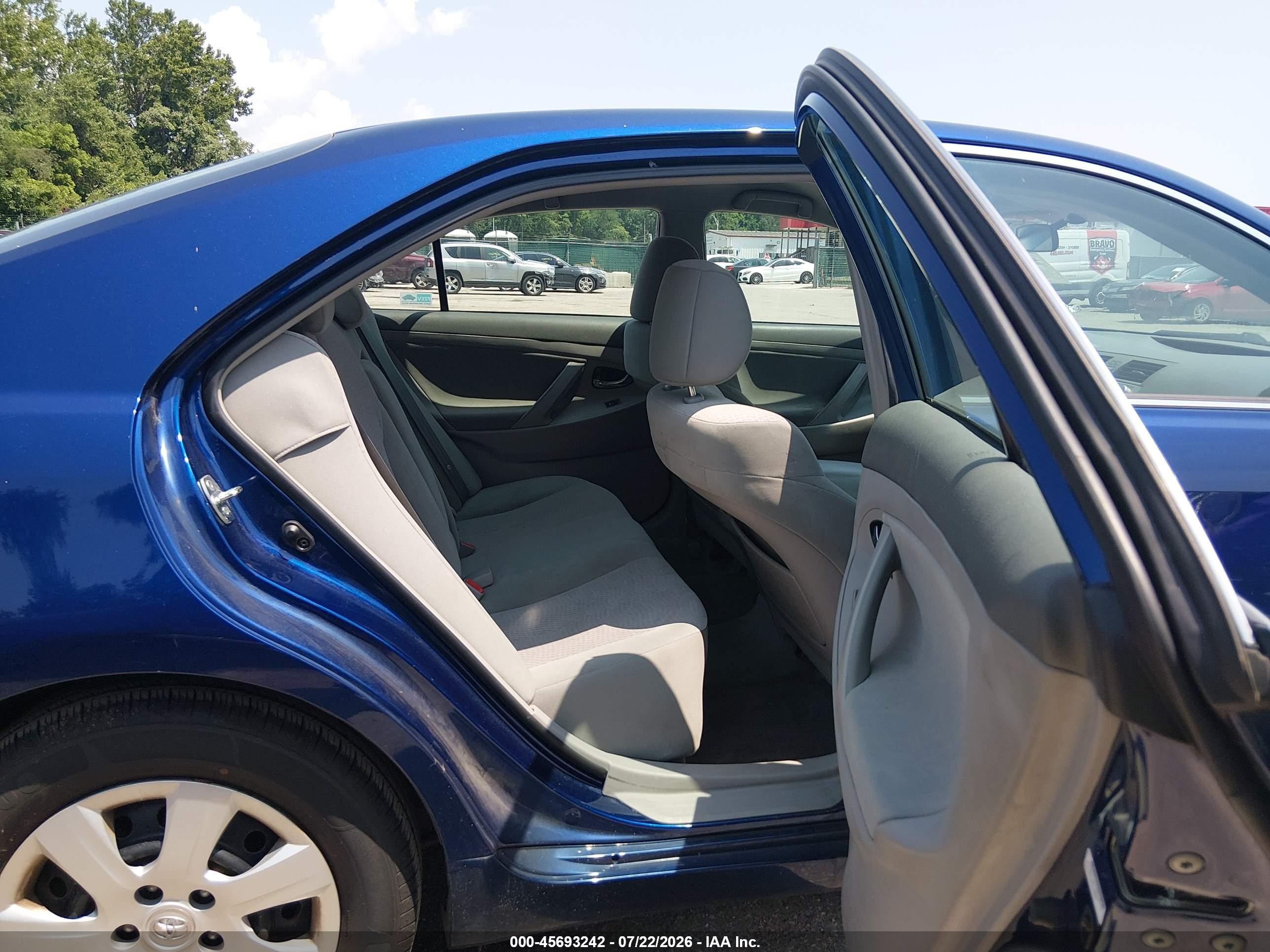 2011 Toyota Camry Le Blue vin: 4T1BF3EK4BU672329