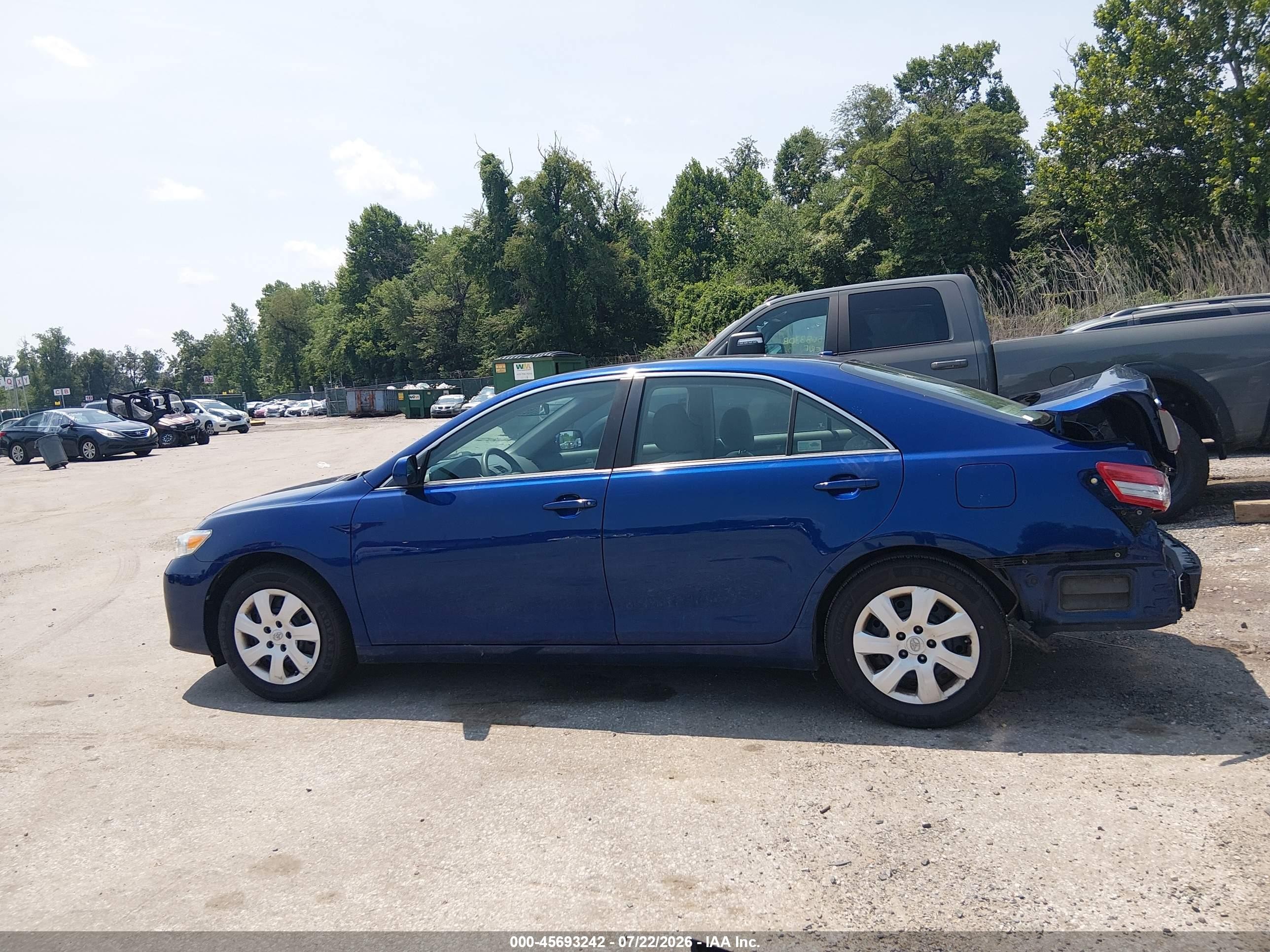 2011 Toyota Camry Le Blue vin: 4T1BF3EK4BU672329
