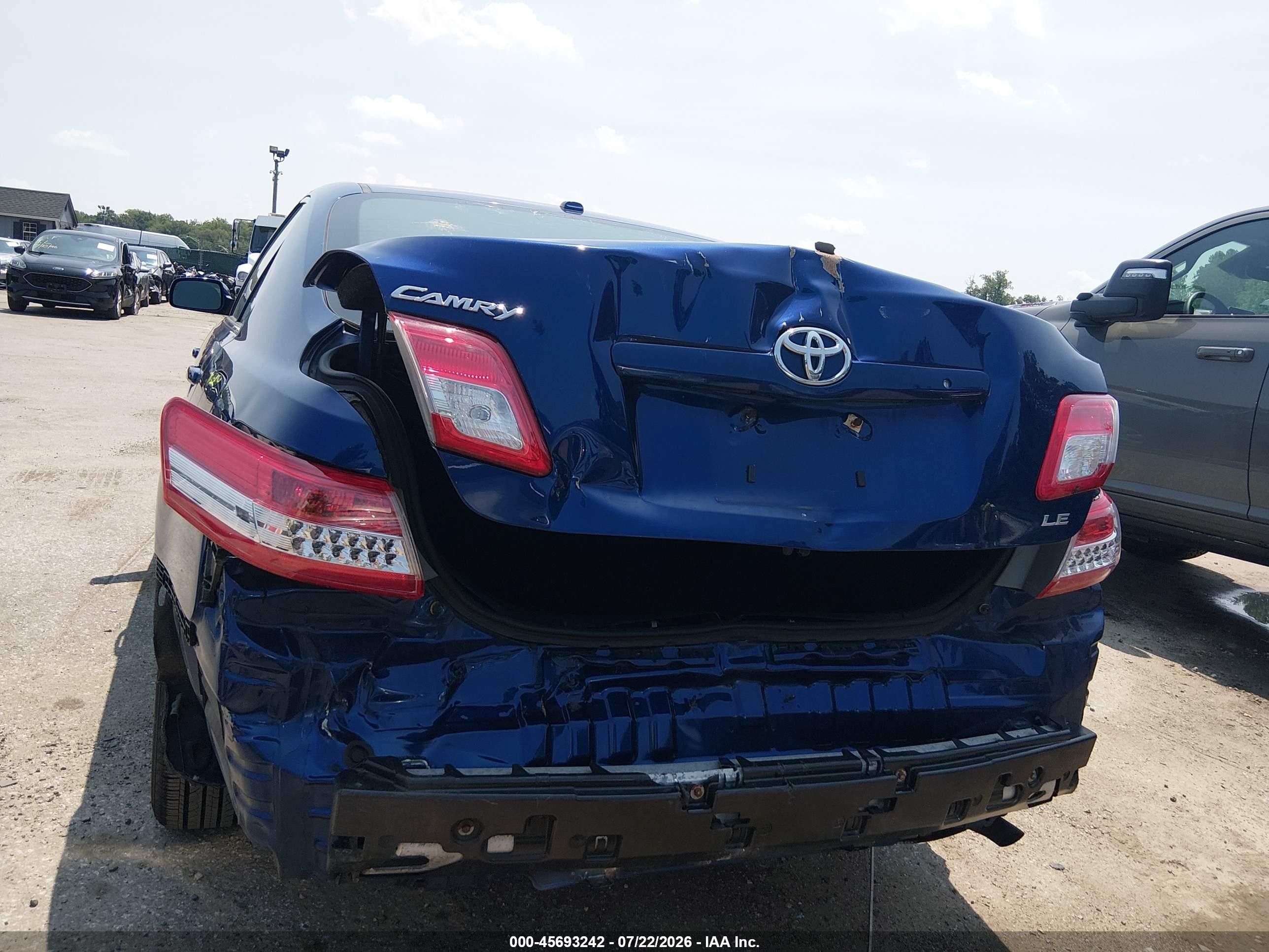 2011 Toyota Camry Le Blue vin: 4T1BF3EK4BU672329