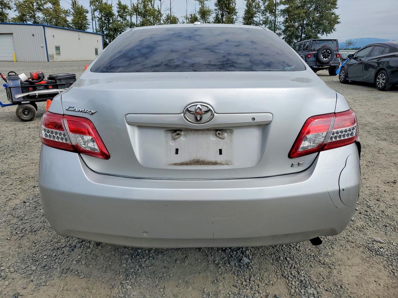 2011 Toyota Camry Le Silver vin: 4T1BF3EK4BU673335