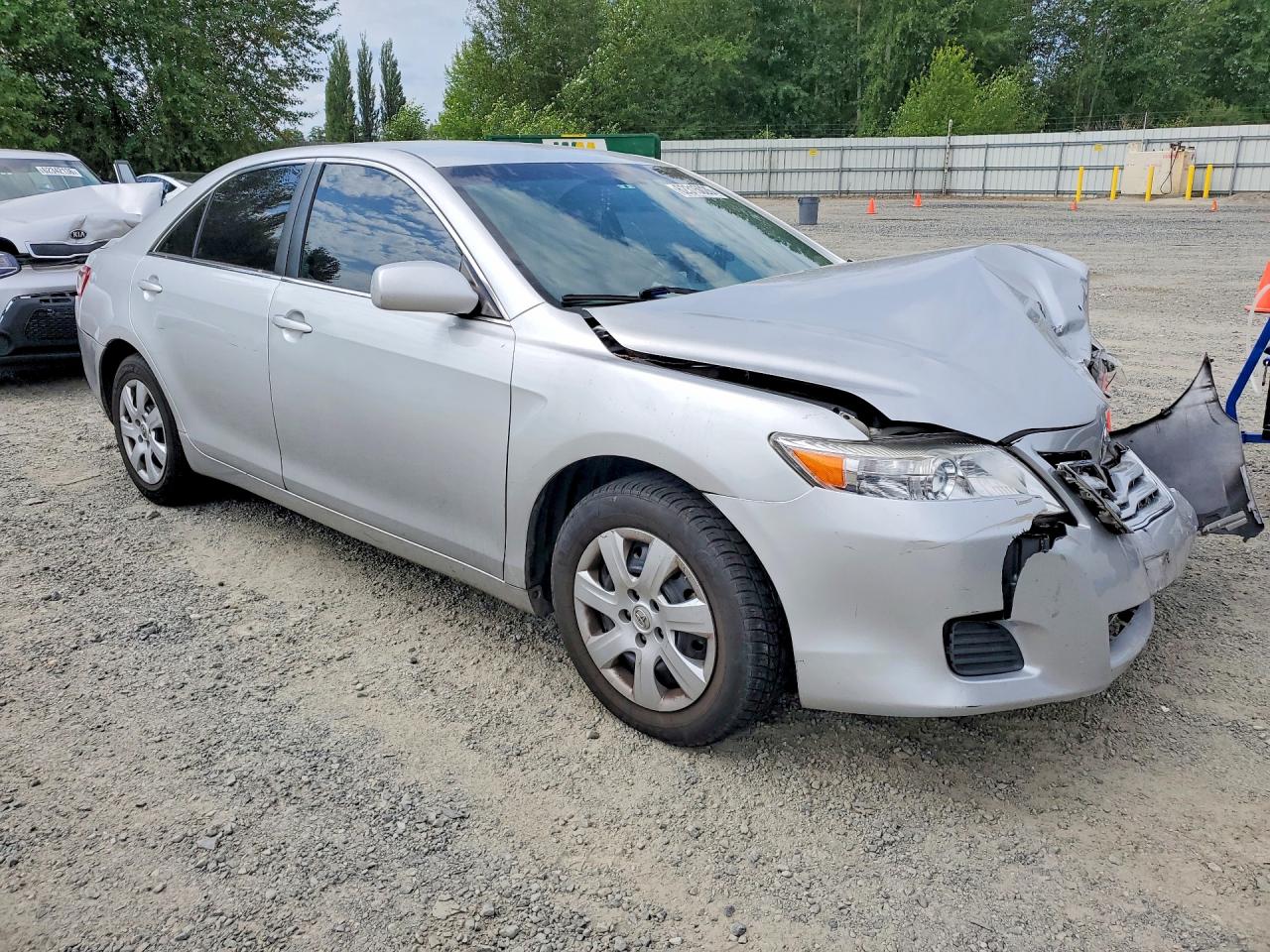 2011 Toyota Camry Le Silver vin: 4T1BF3EK4BU673335