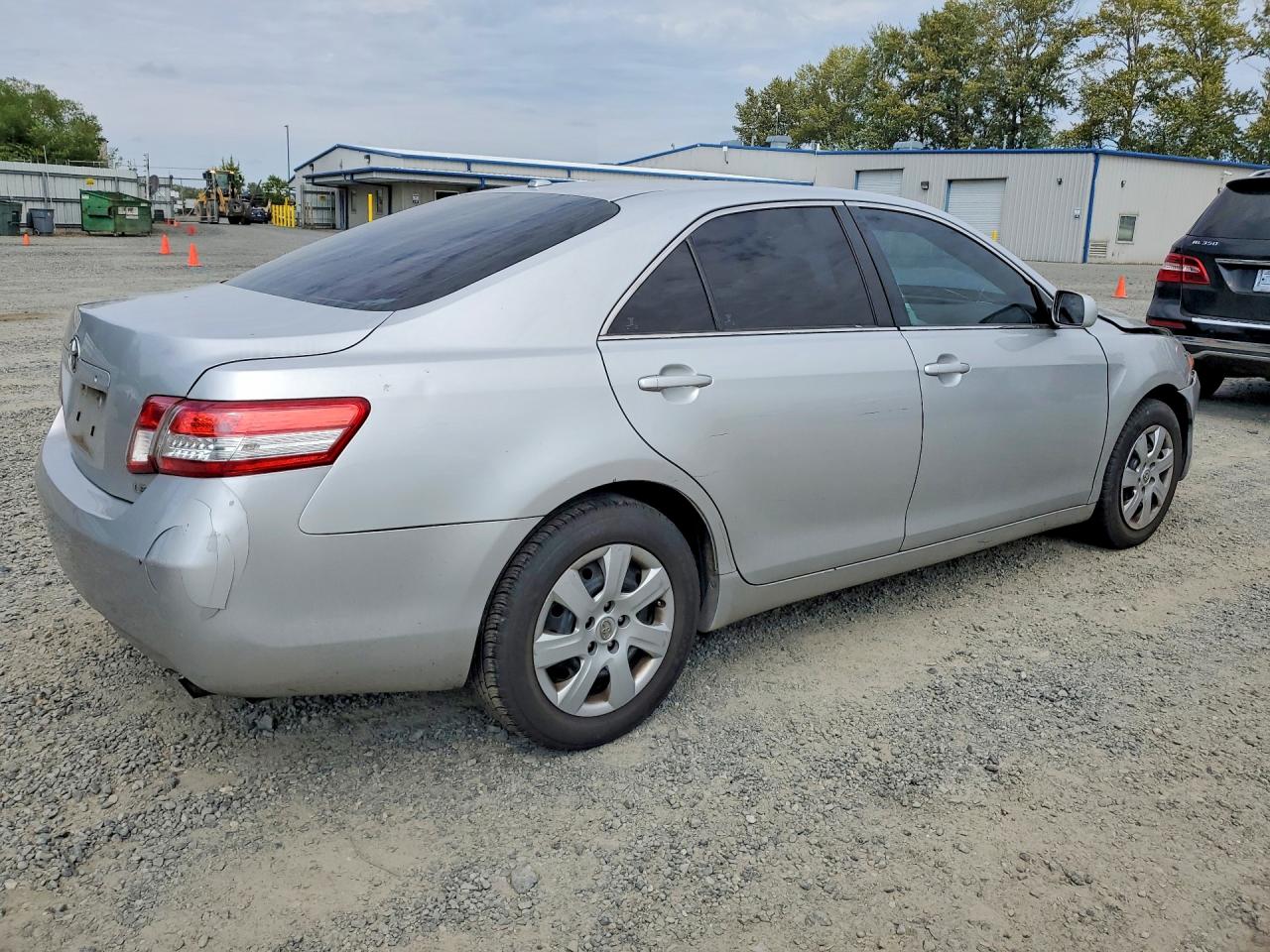 2011 Toyota Camry Le Silver vin: 4T1BF3EK4BU673335