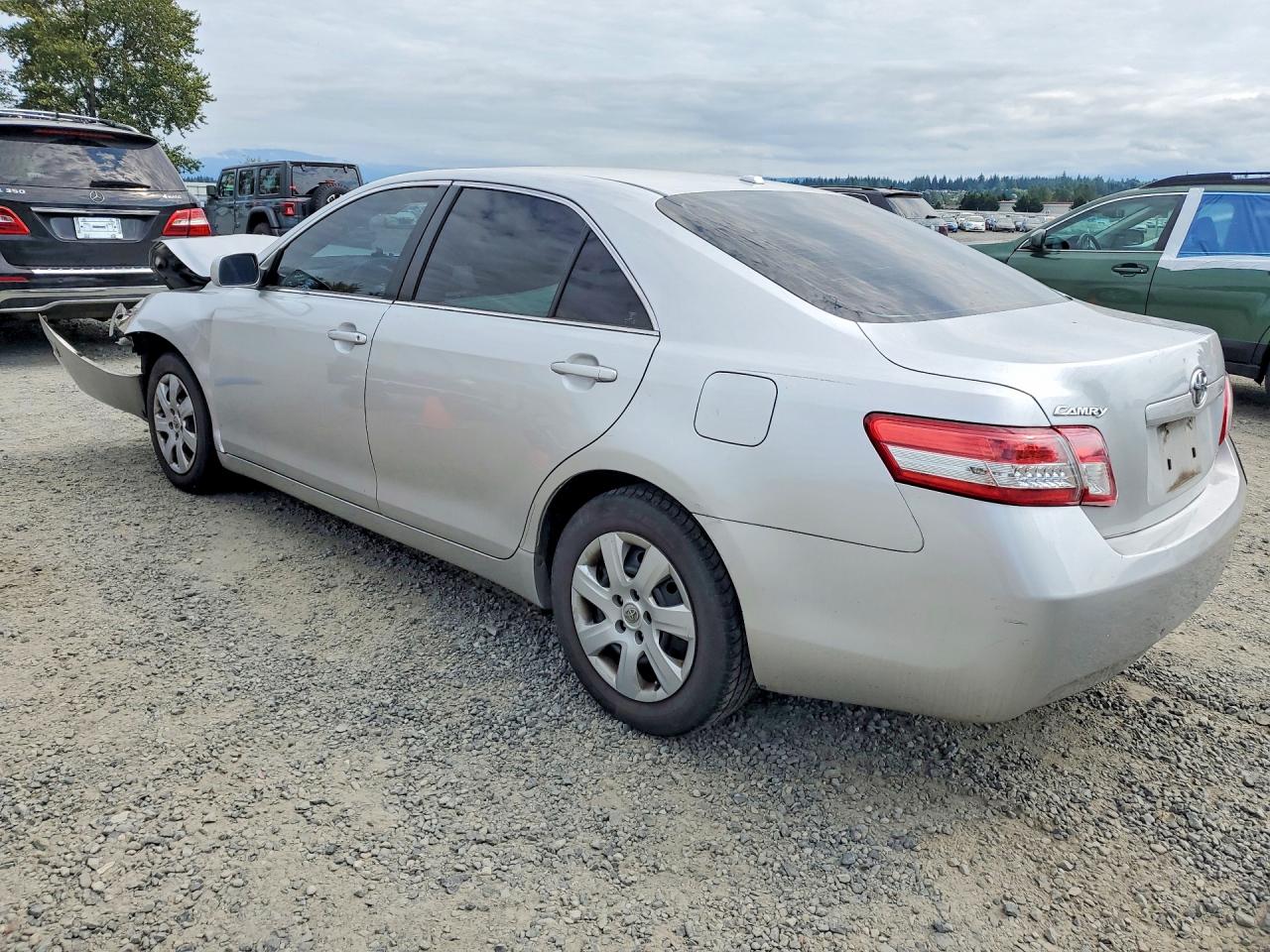 2011 Toyota Camry Le Silver vin: 4T1BF3EK4BU673335