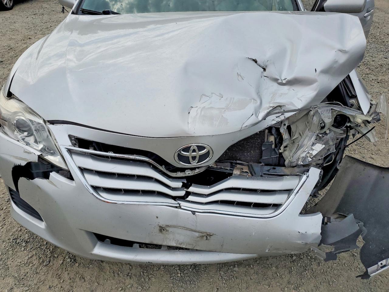 2011 Toyota Camry Le Silver vin: 4T1BF3EK4BU673335