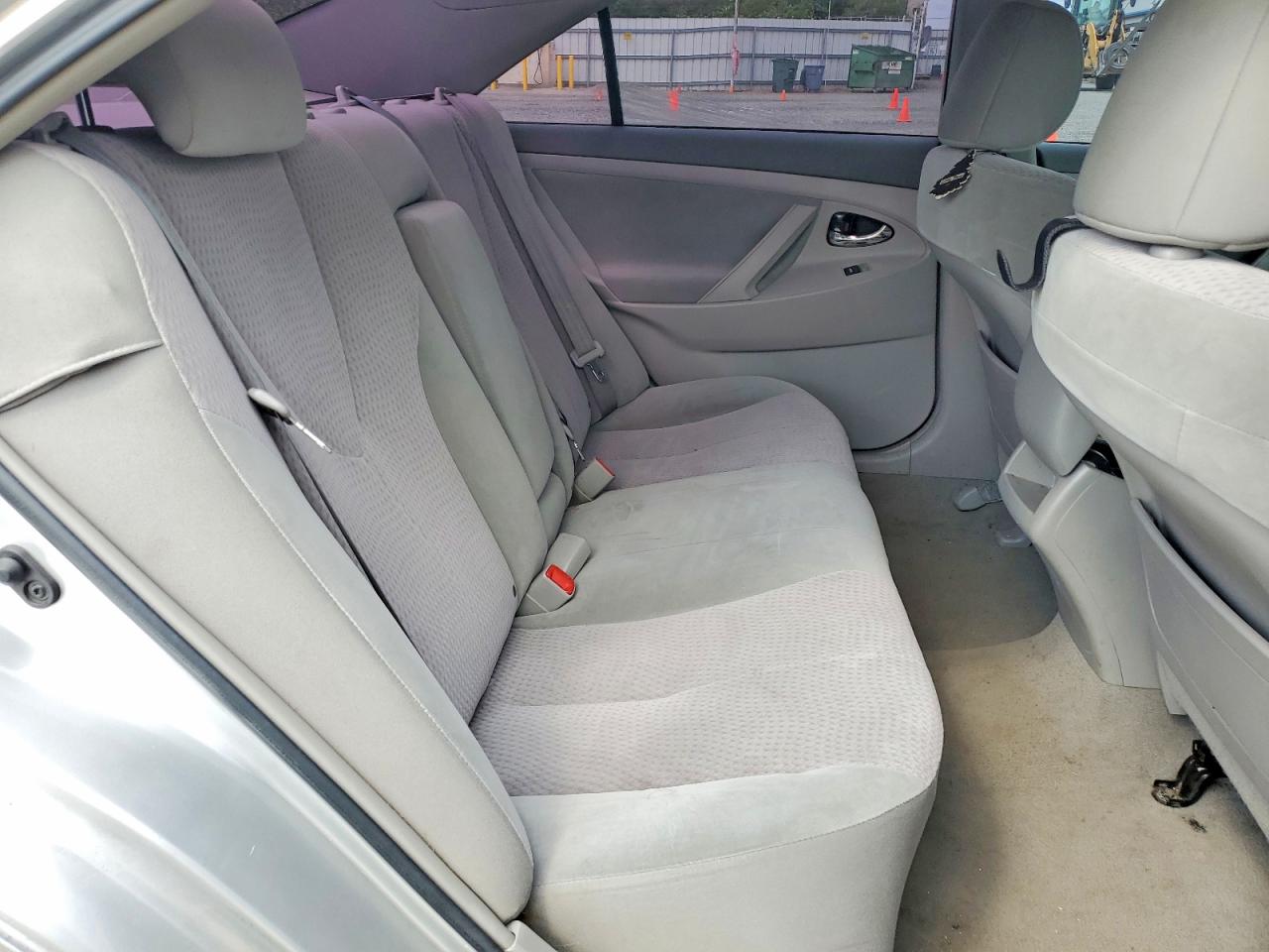 2011 Toyota Camry Le Silver vin: 4T1BF3EK4BU673335