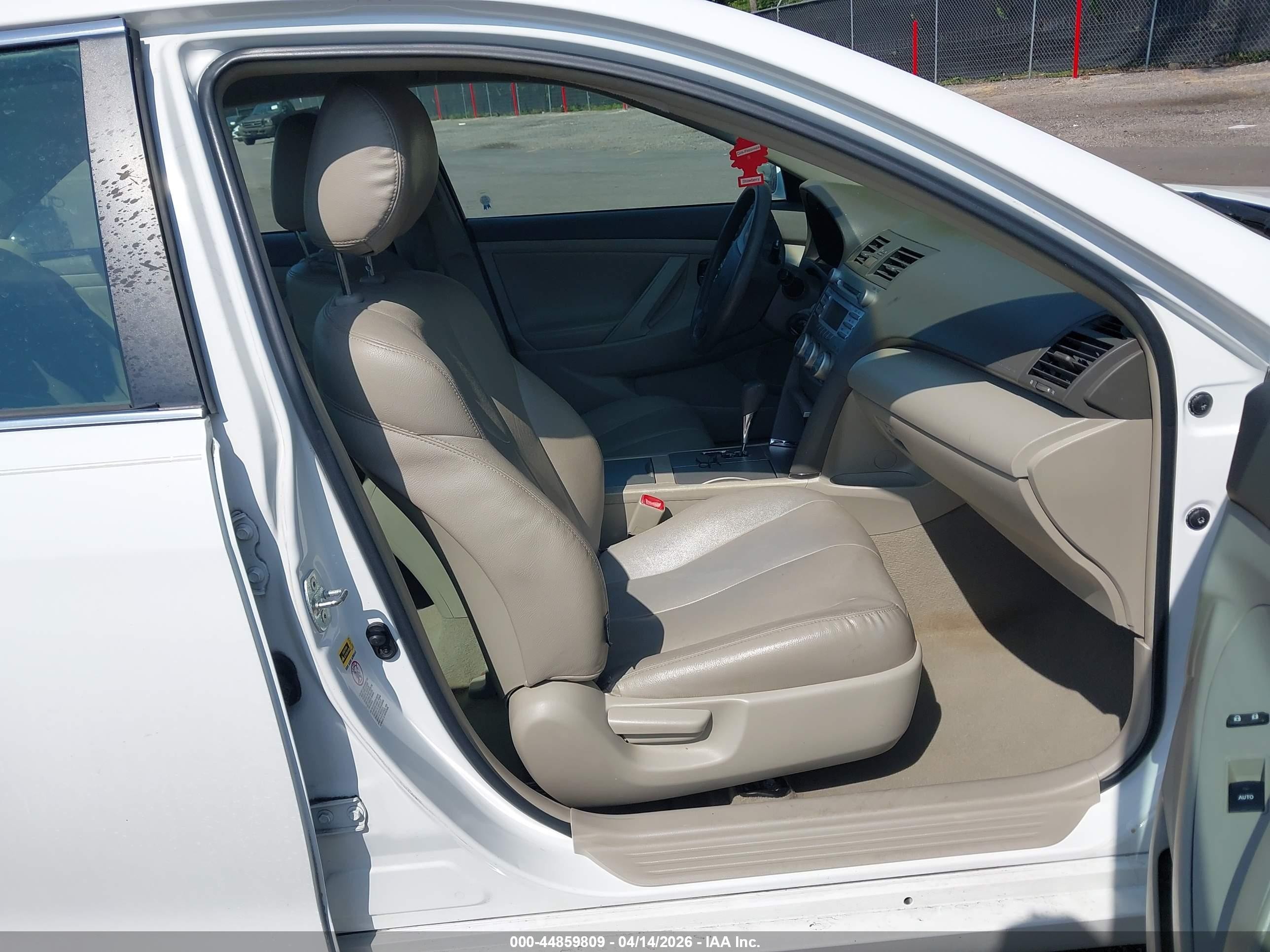 2011 Toyota Camry Le Белый vin: 4T1BF3EK4BU675716