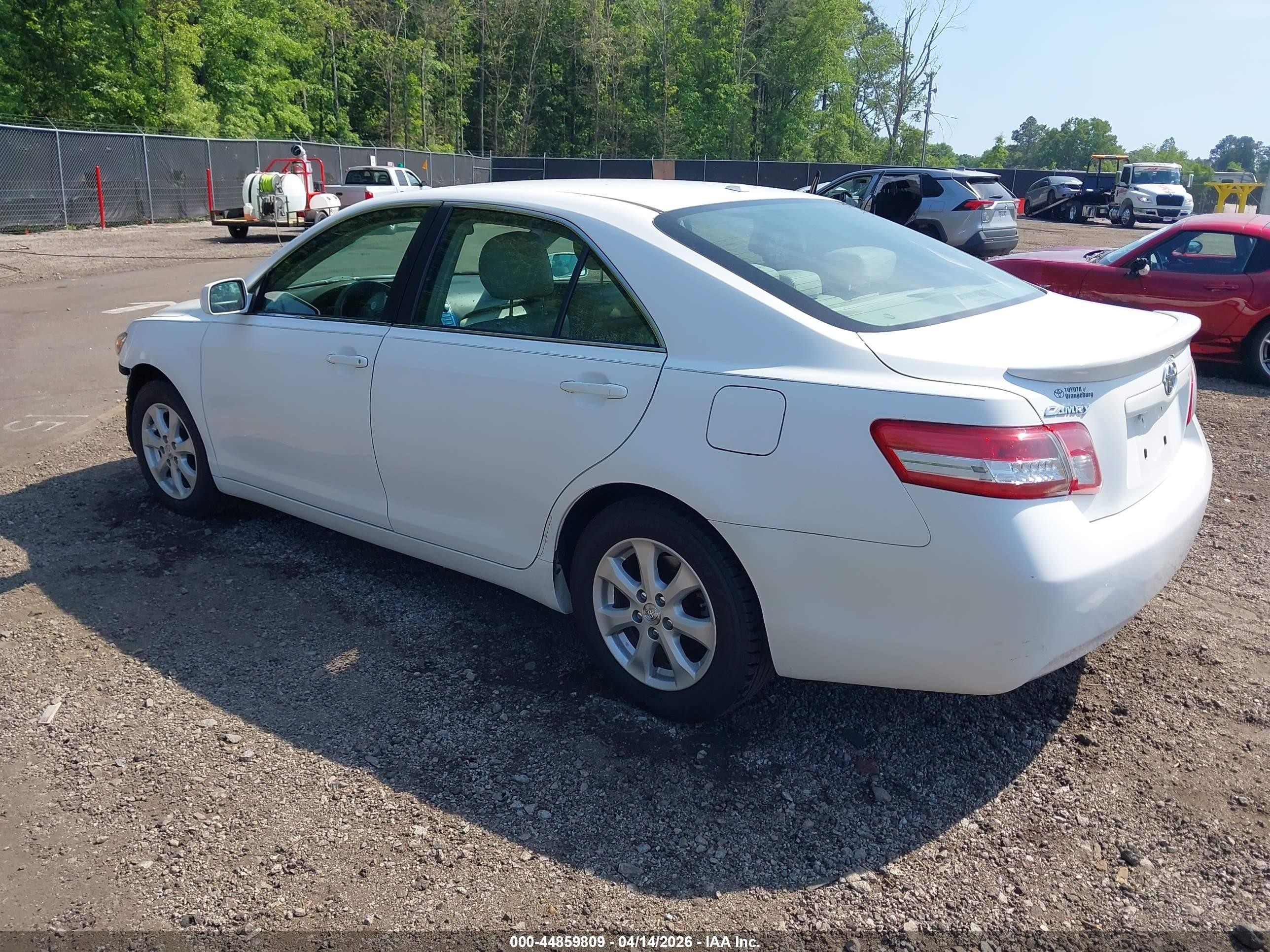 2011 Toyota Camry Le Белый vin: 4T1BF3EK4BU675716