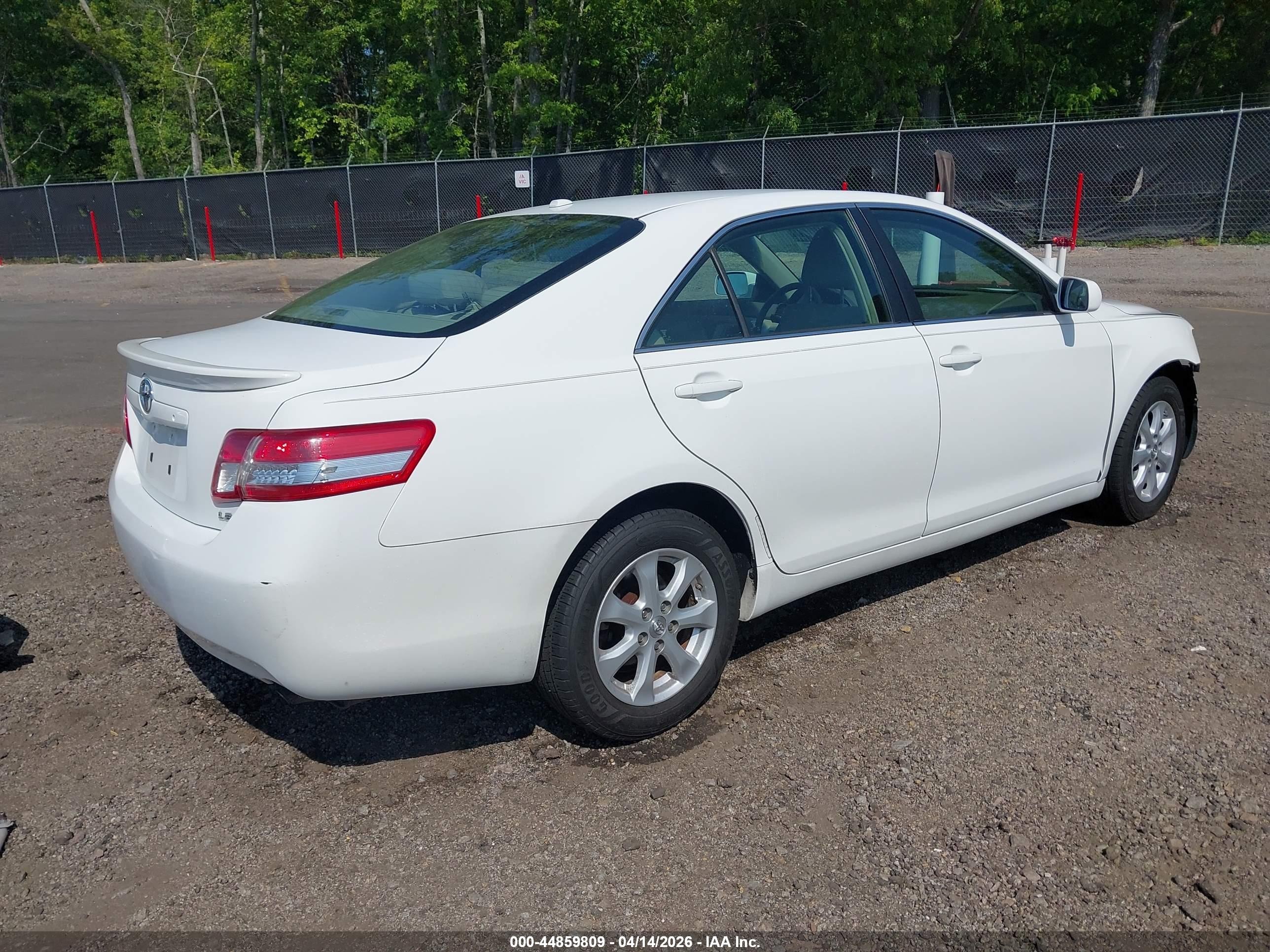 2011 Toyota Camry Le Белый vin: 4T1BF3EK4BU675716