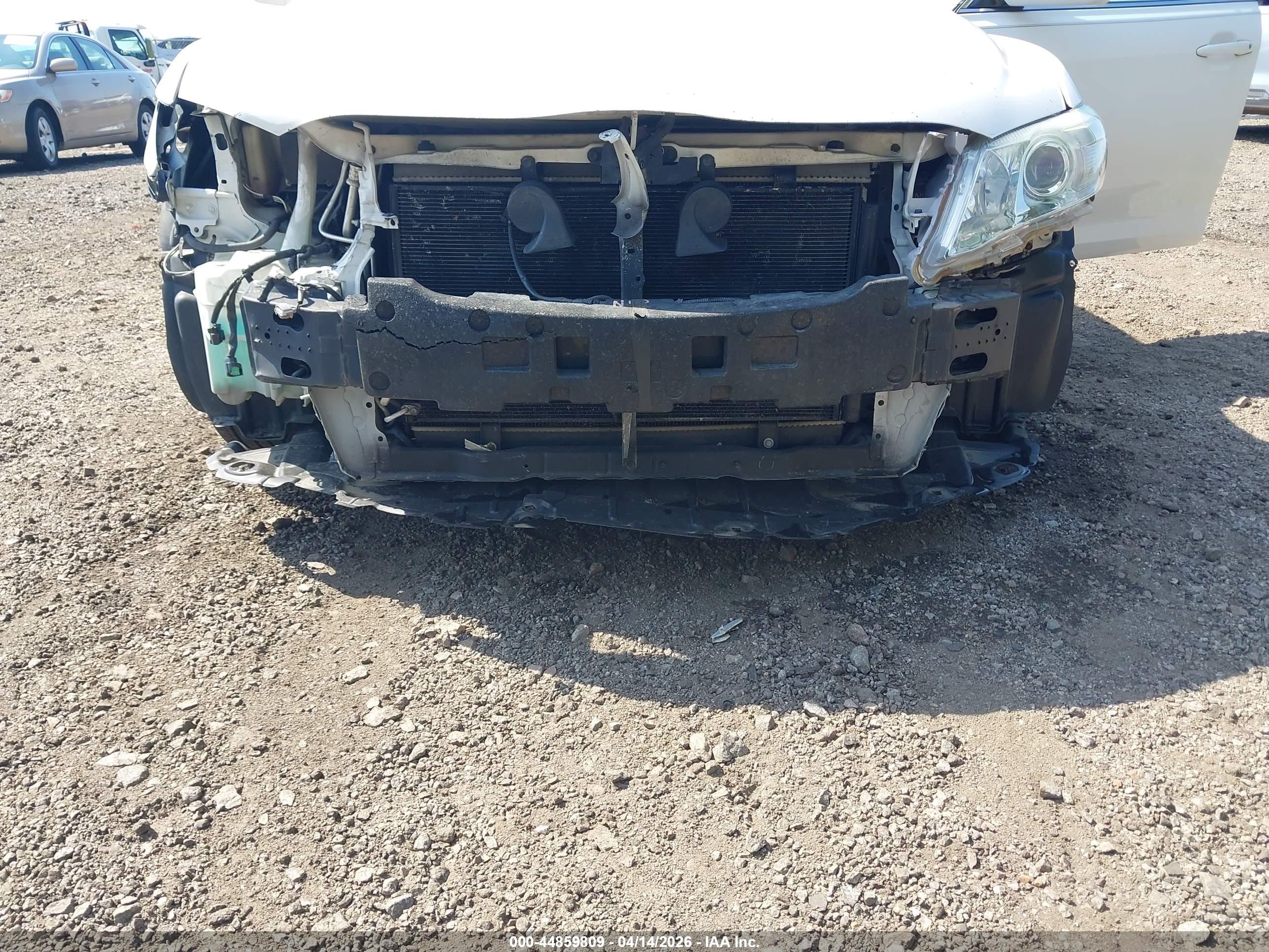 2011 Toyota Camry Le Белый vin: 4T1BF3EK4BU675716