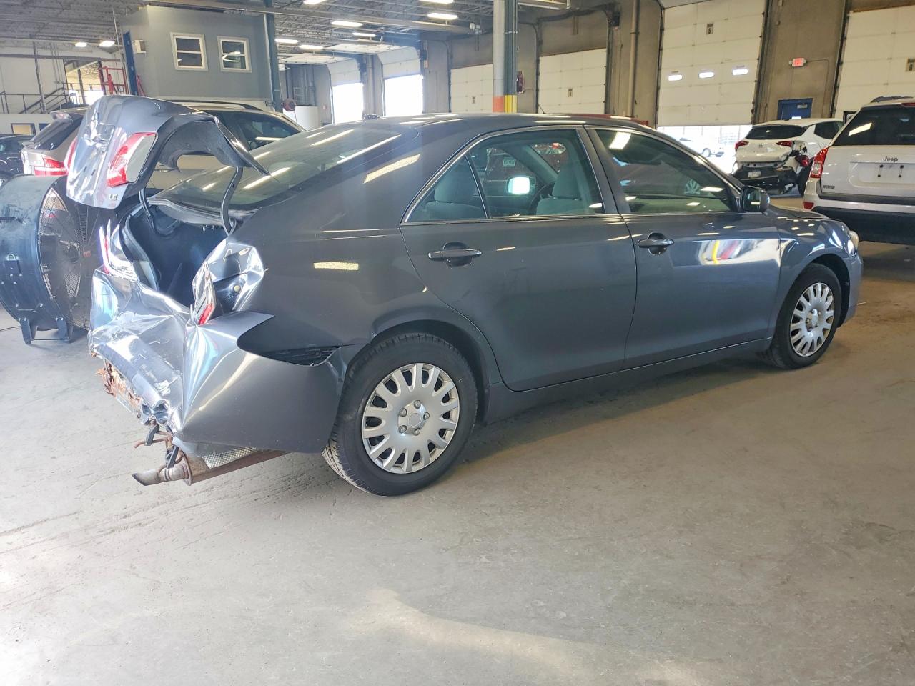 2011 Toyota Camry Le Gray vin: 4T1BF3EK4BU676817