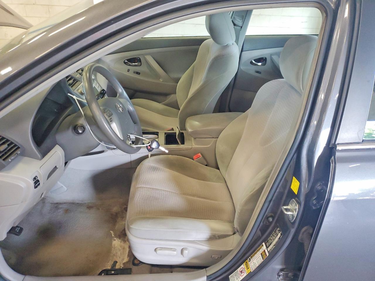 2011 Toyota Camry Le Gray vin: 4T1BF3EK4BU676817