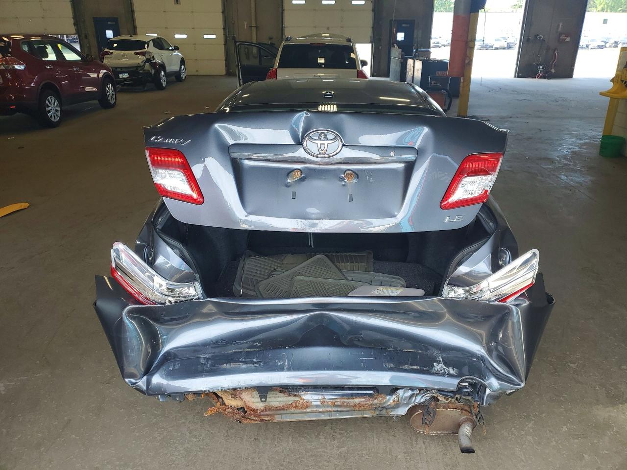 2011 Toyota Camry Le Gray vin: 4T1BF3EK4BU676817
