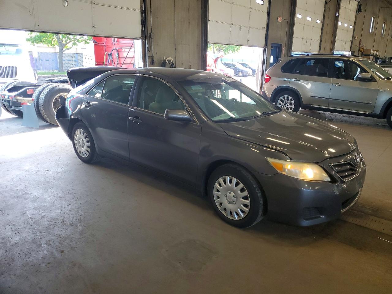 2011 Toyota Camry Le Gray vin: 4T1BF3EK4BU676817