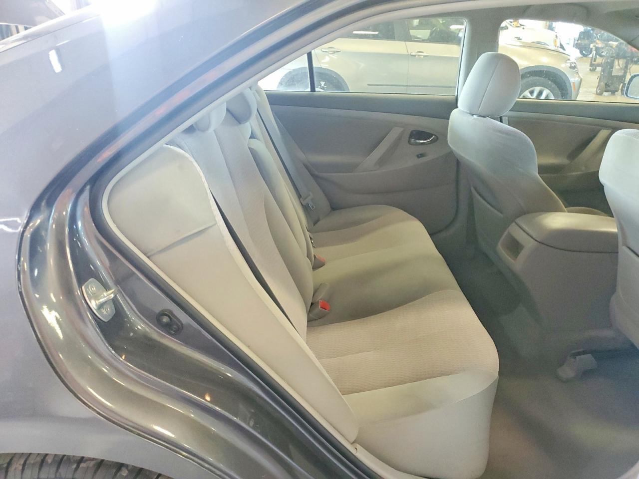 2011 Toyota Camry Le Gray vin: 4T1BF3EK4BU676817