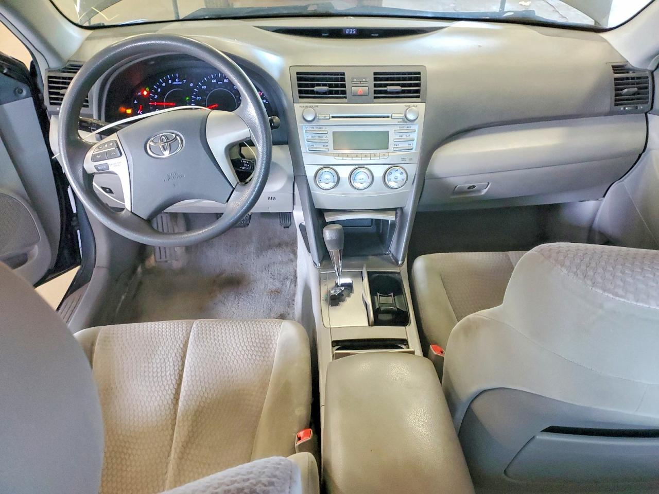 2011 Toyota Camry Le Gray vin: 4T1BF3EK4BU676817
