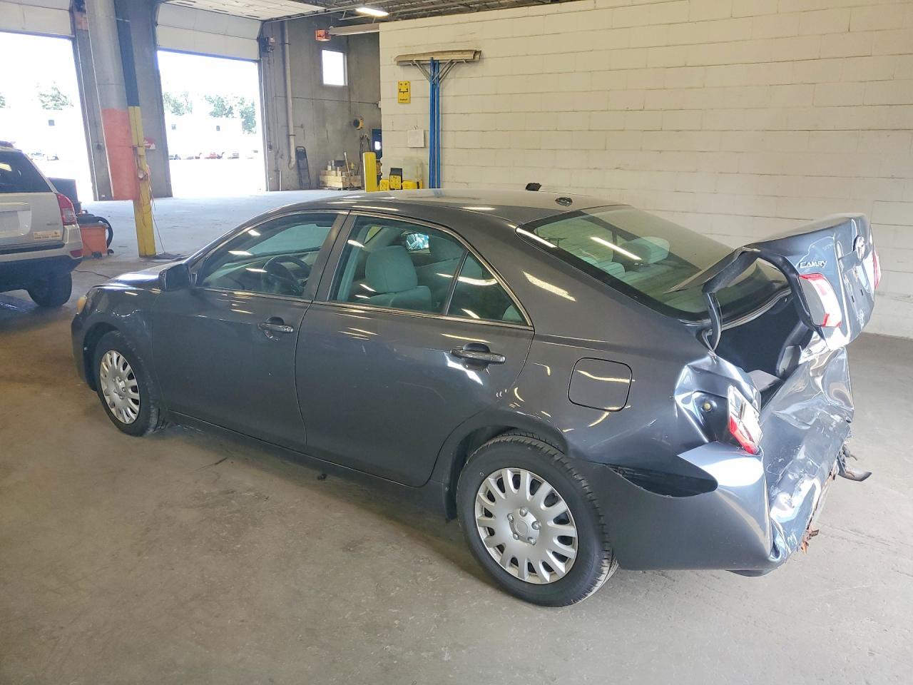 2011 Toyota Camry Le Gray vin: 4T1BF3EK4BU676817