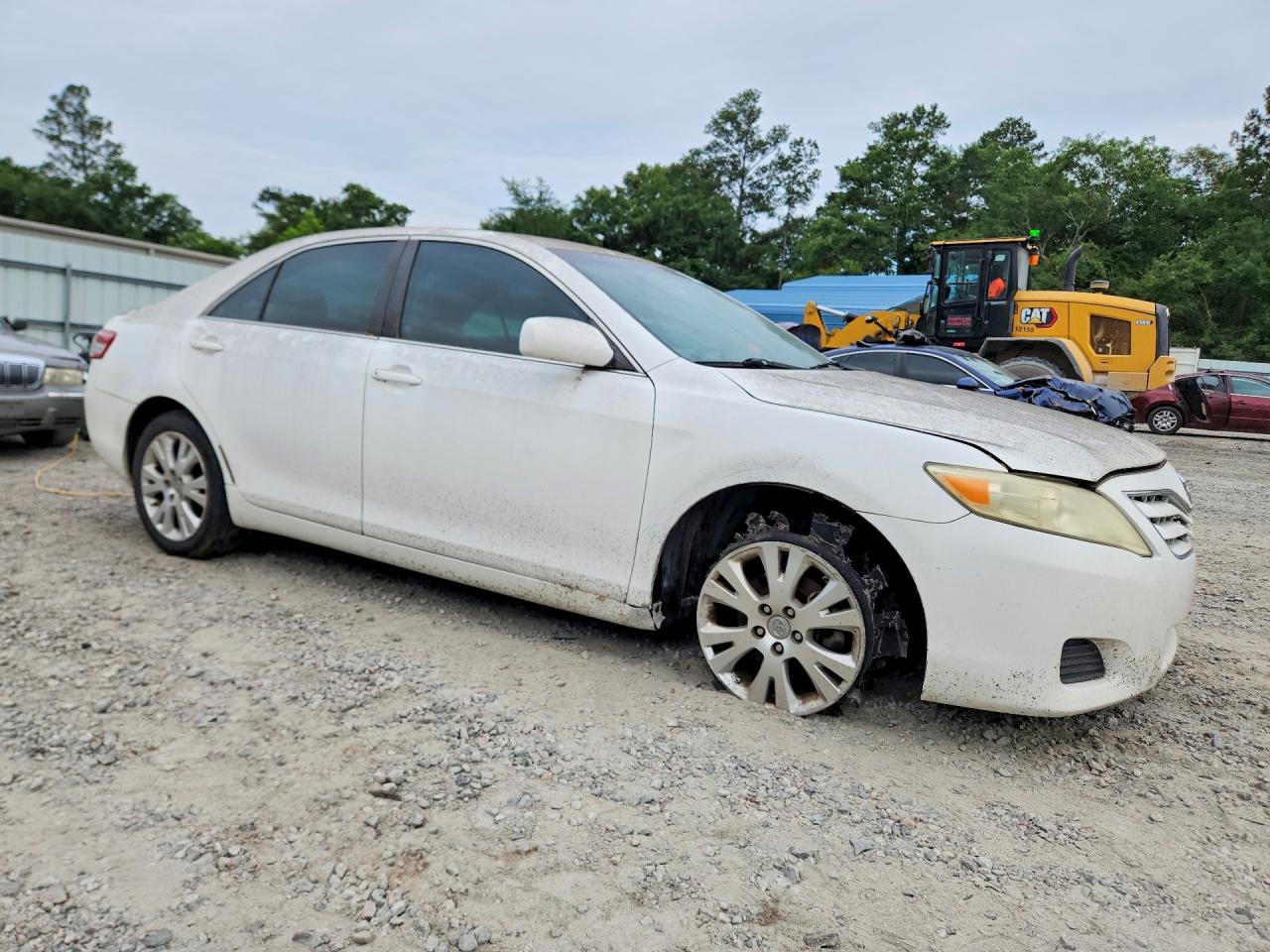 2011 Toyota Camry Base White vin: 4T1BF3EK4BU681063
