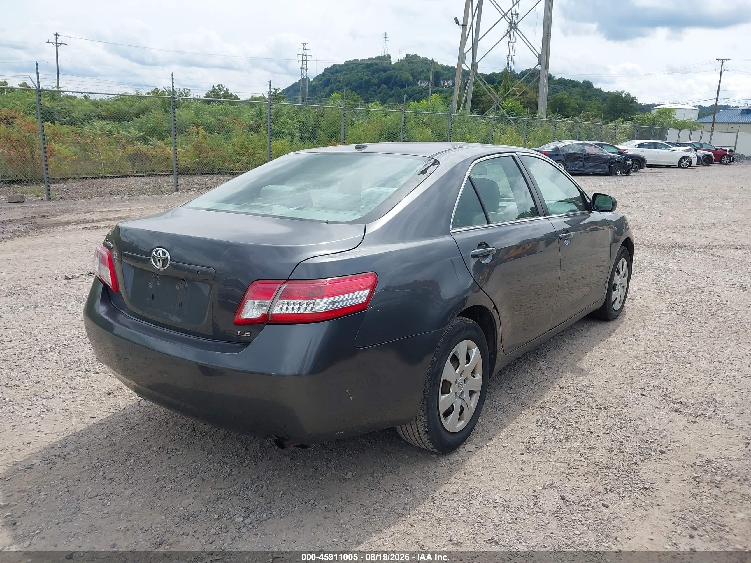 2011 Toyota Camry Le Gray vin: 4T1BF3EK4BU682682