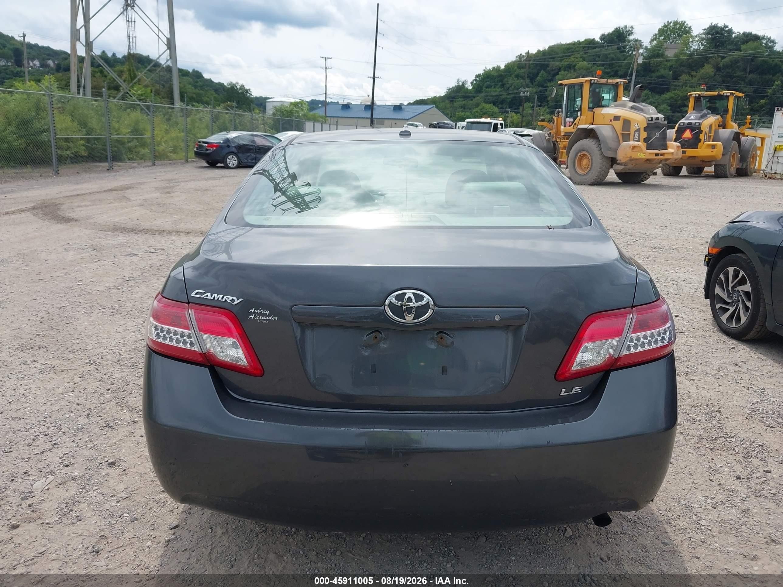 2011 Toyota Camry Le Gray vin: 4T1BF3EK4BU682682